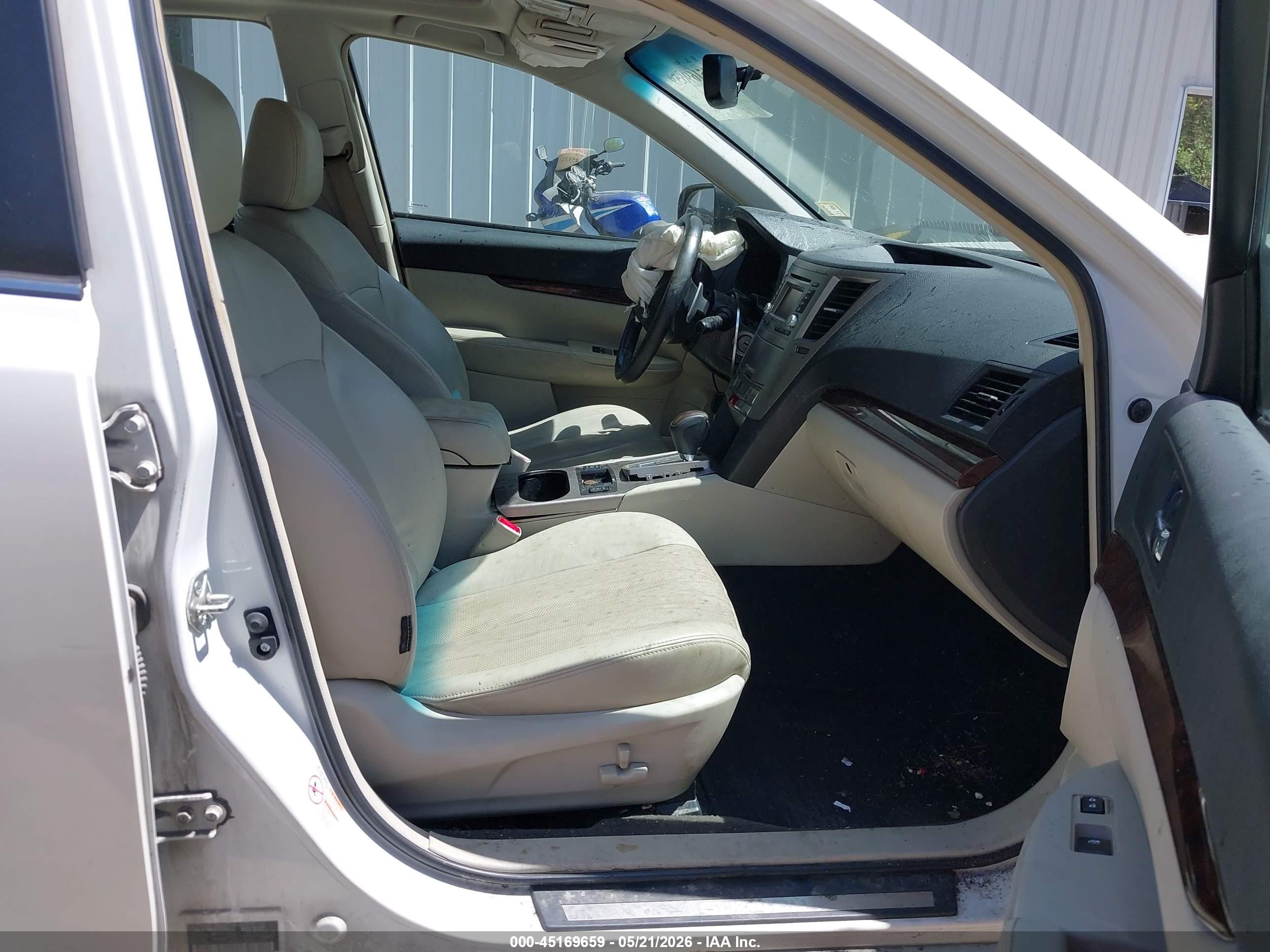 2014 Subaru Legacy 2.5i Limited White vin: 4S3BMBL65E3033459