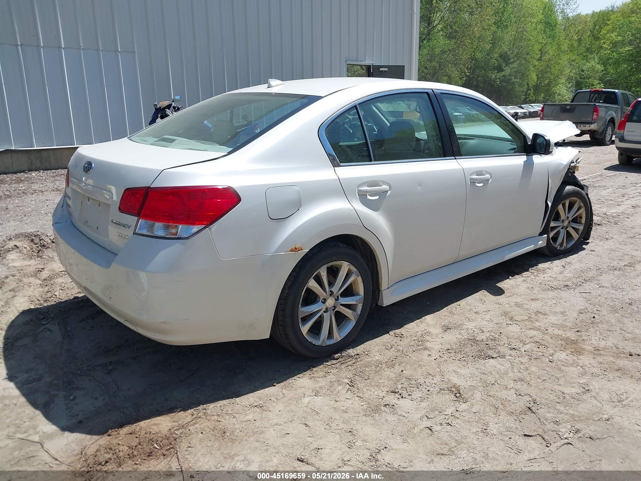 2014 Subaru Legacy 2.5i Limited White vin: 4S3BMBL65E3033459