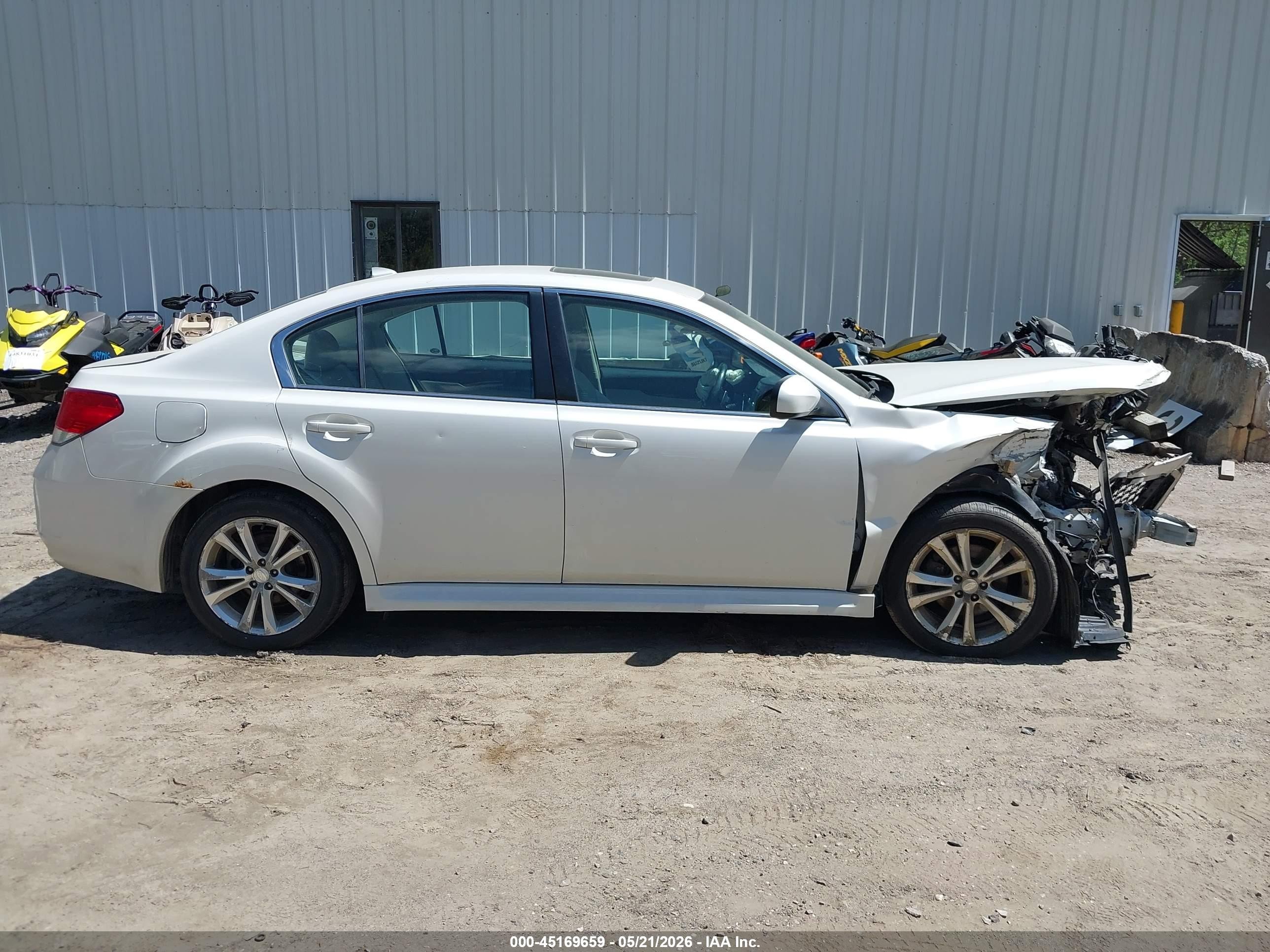2014 Subaru Legacy 2.5i Limited White vin: 4S3BMBL65E3033459