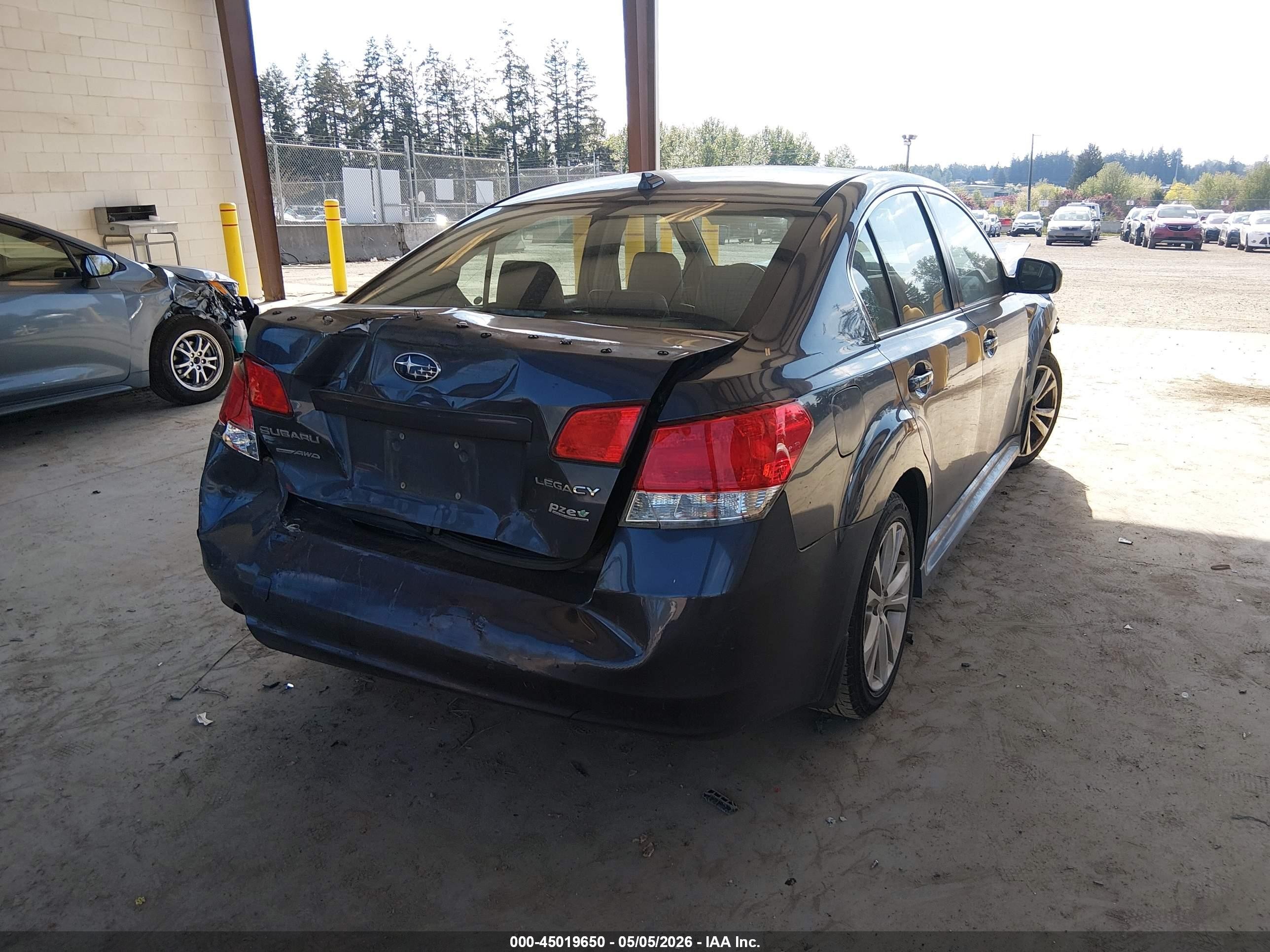 2014 Subaru Legacy 2.5i Limited Синий vin: 4S3BMBL66E3033471