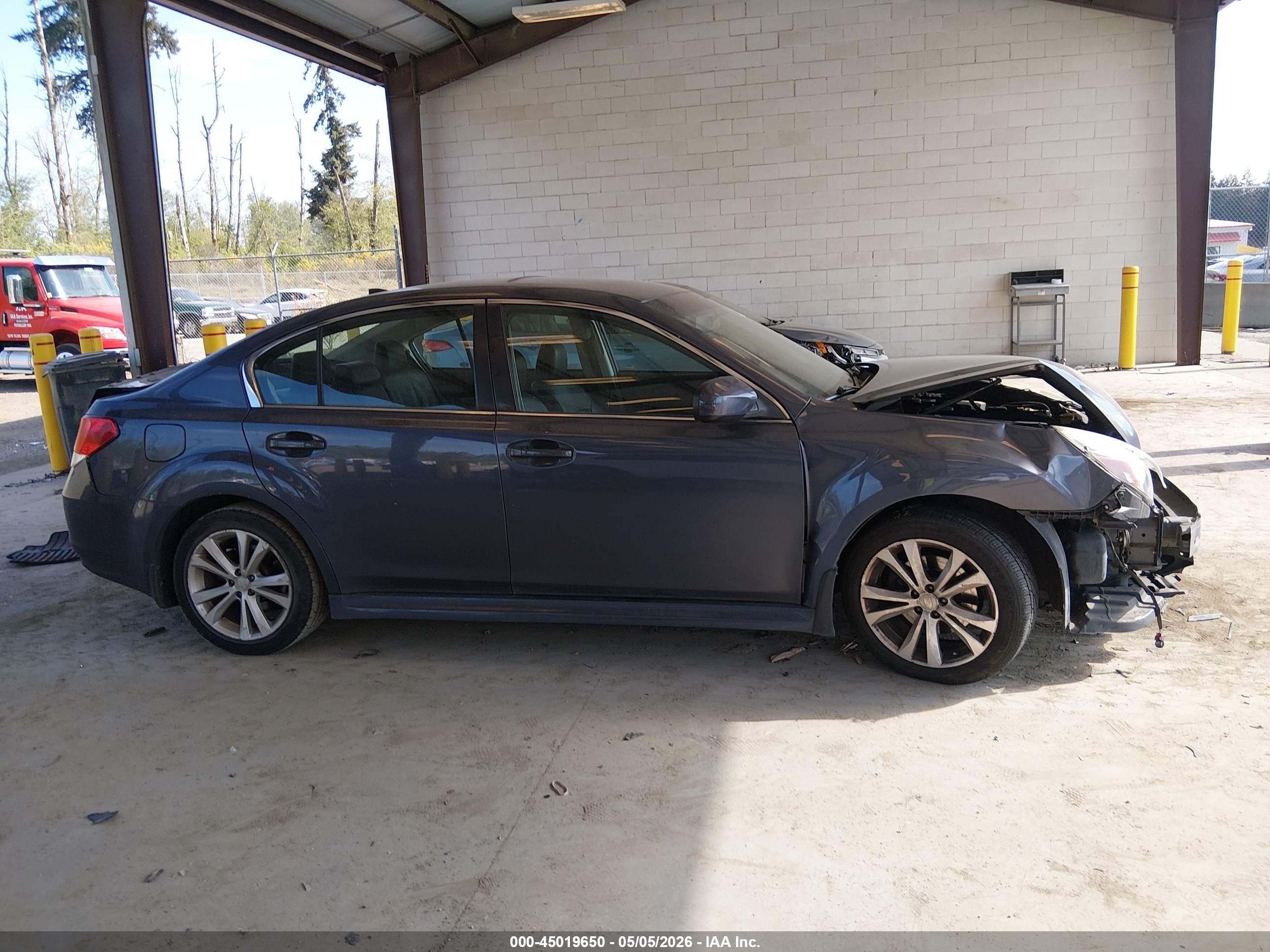 2014 Subaru Legacy 2.5i Limited Синий vin: 4S3BMBL66E3033471