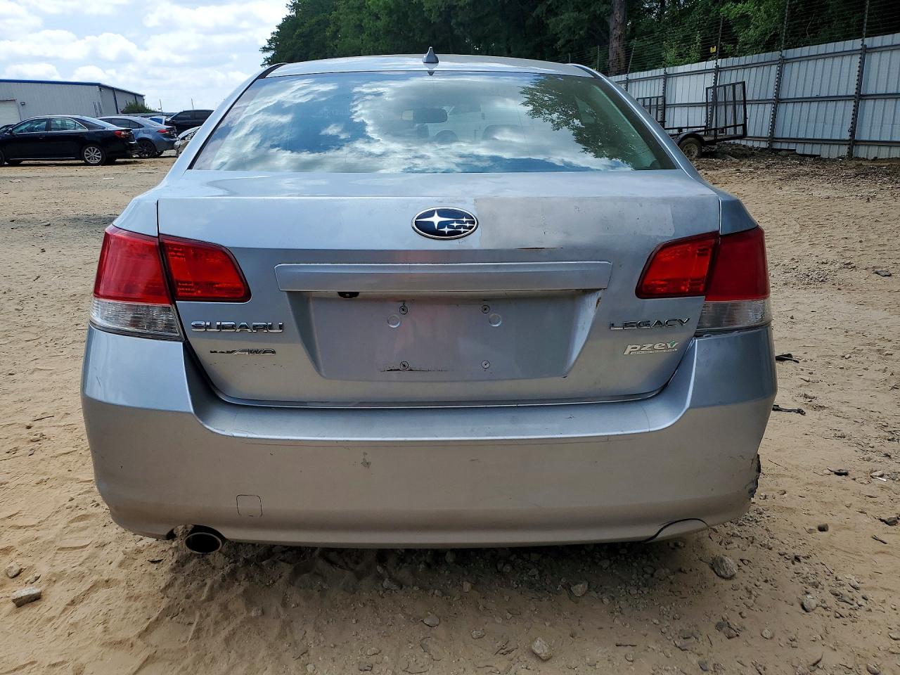 2014 Subaru Legacy 2.5i Limited Silver vin: 4S3BMBL67E3033754