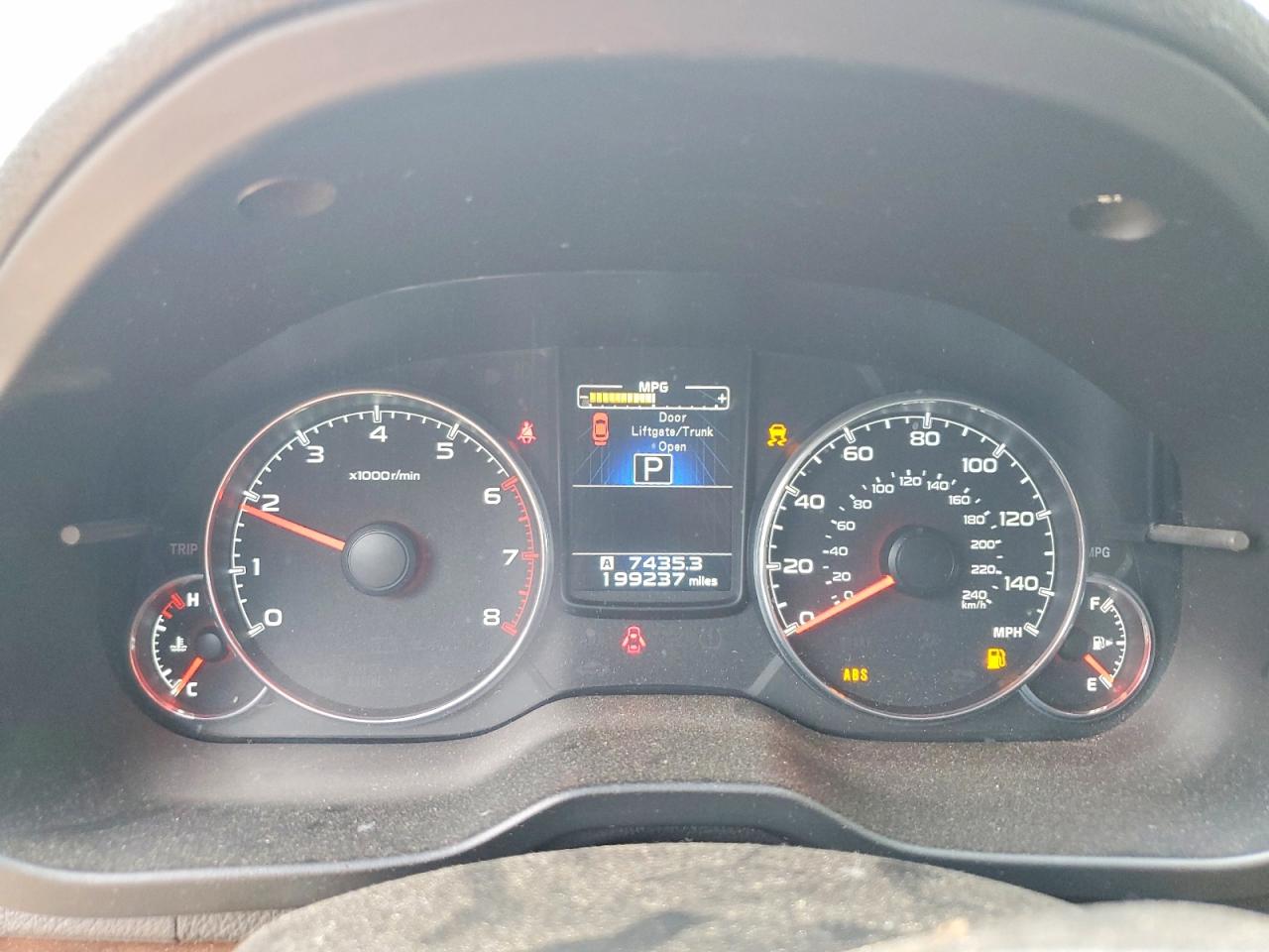 2014 Subaru Legacy 2.5i Limited Silver vin: 4S3BMBL67E3033754