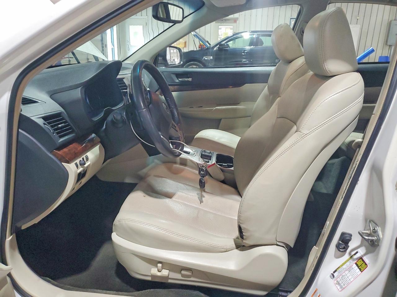 2014 Subaru Legacy 2.5i Limited White vin: 4S3BMBL68E3015845