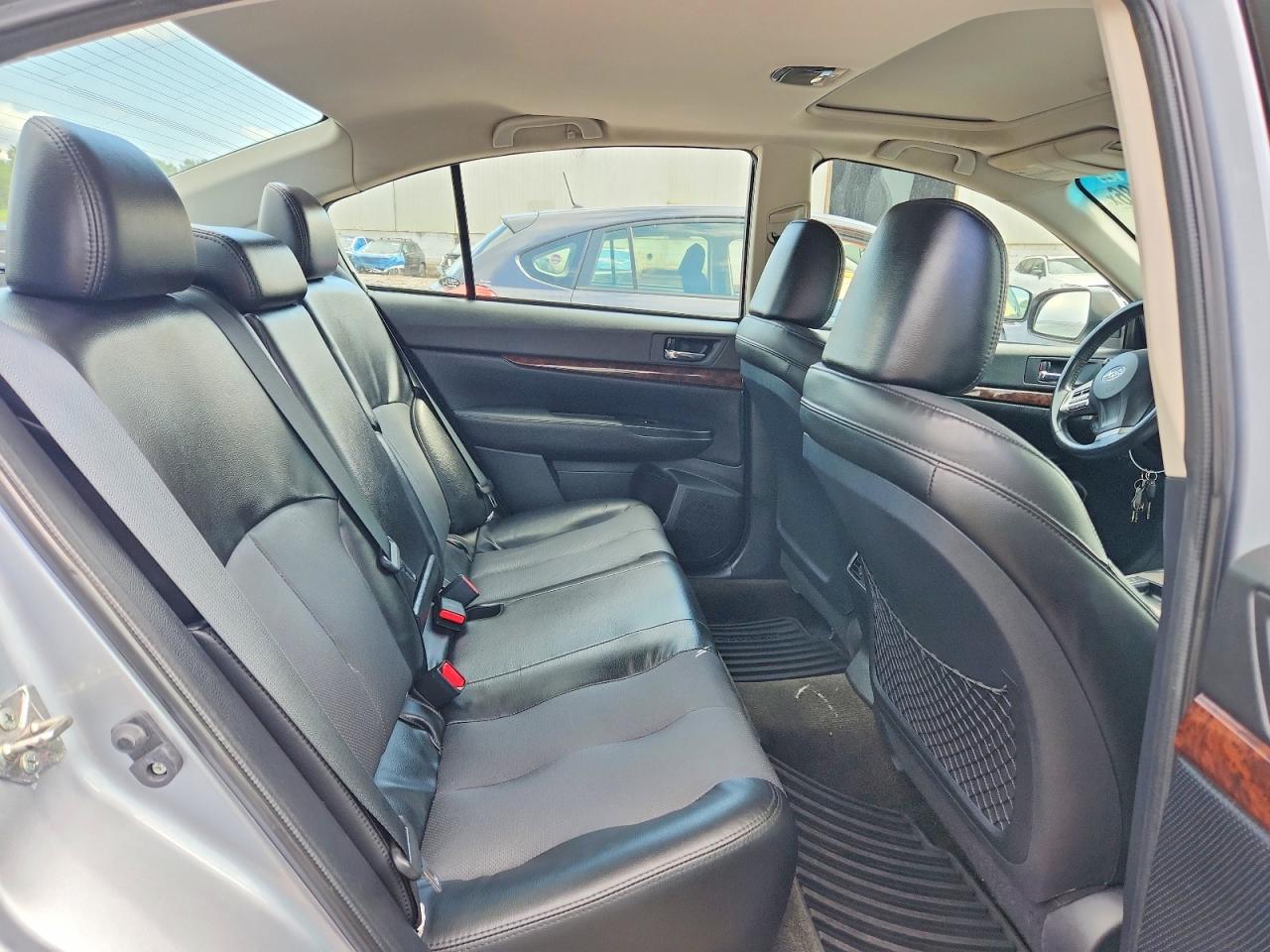 2014 Subaru Legacy 2.5i Limited Silver vin: 4S3BMBM62E3022398
