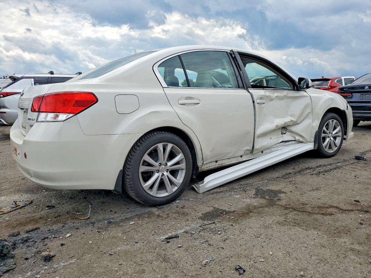 2014 Subaru Legacy 2.5i Limited Белый vin: 4S3BMBN6XE3032577