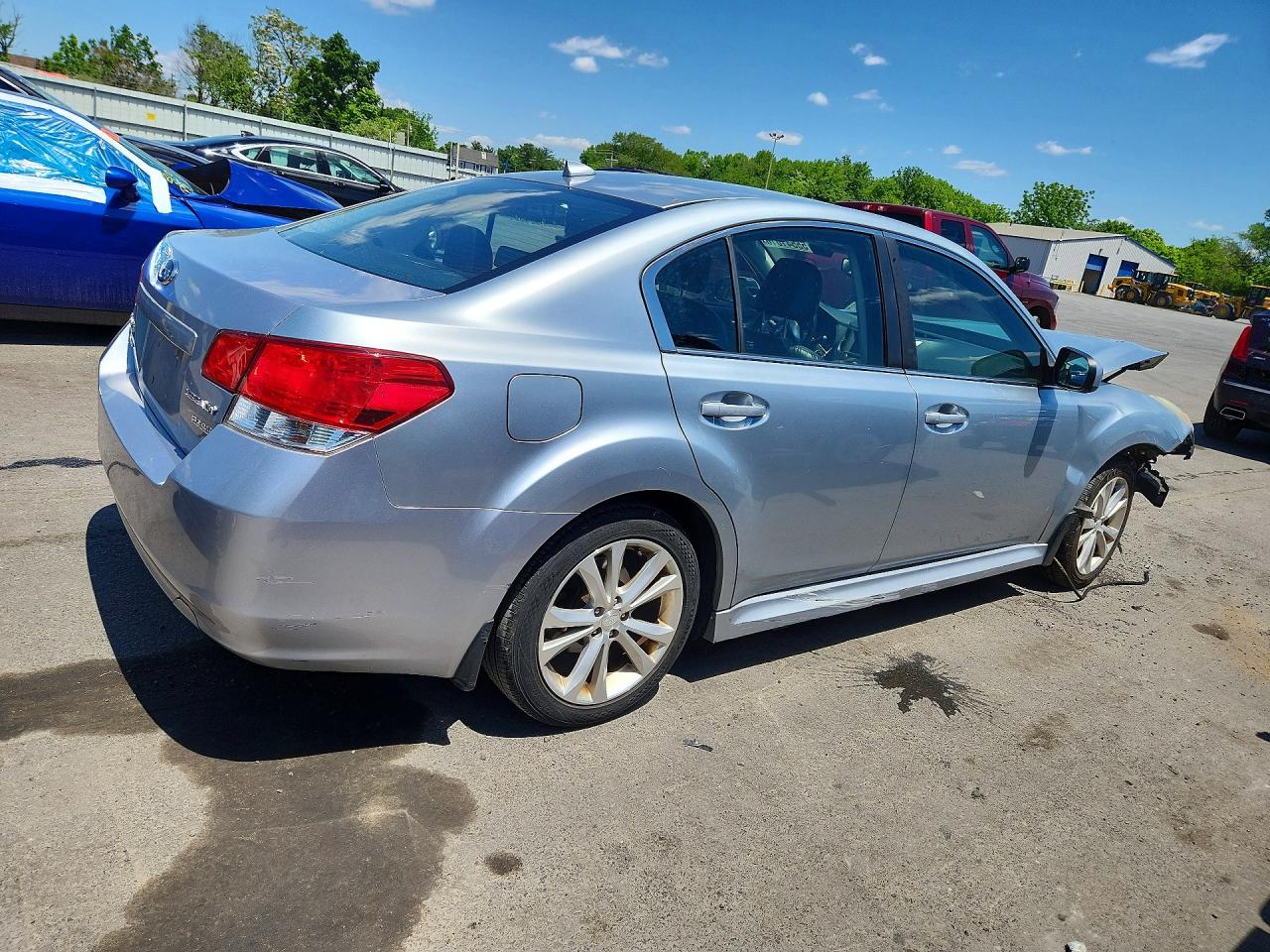2013 Subaru Legacy 2.5i Limited Серебряный vin: 4S3BMBP63D3035090