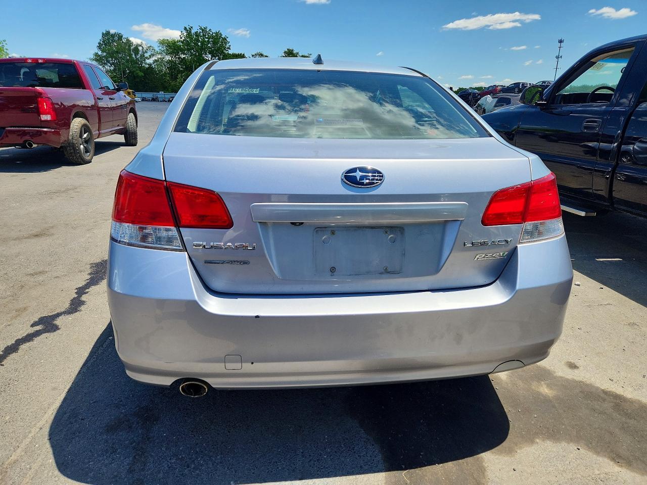 2013 Subaru Legacy 2.5i Limited Серебряный vin: 4S3BMBP63D3035090