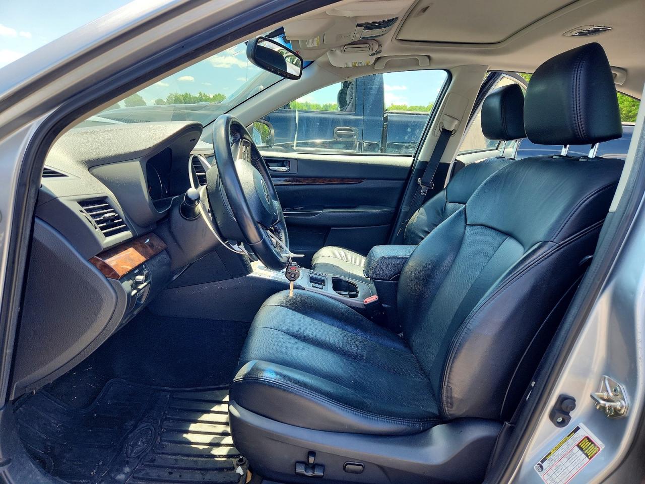 2013 Subaru Legacy 2.5i Limited Серебряный vin: 4S3BMBP63D3035090