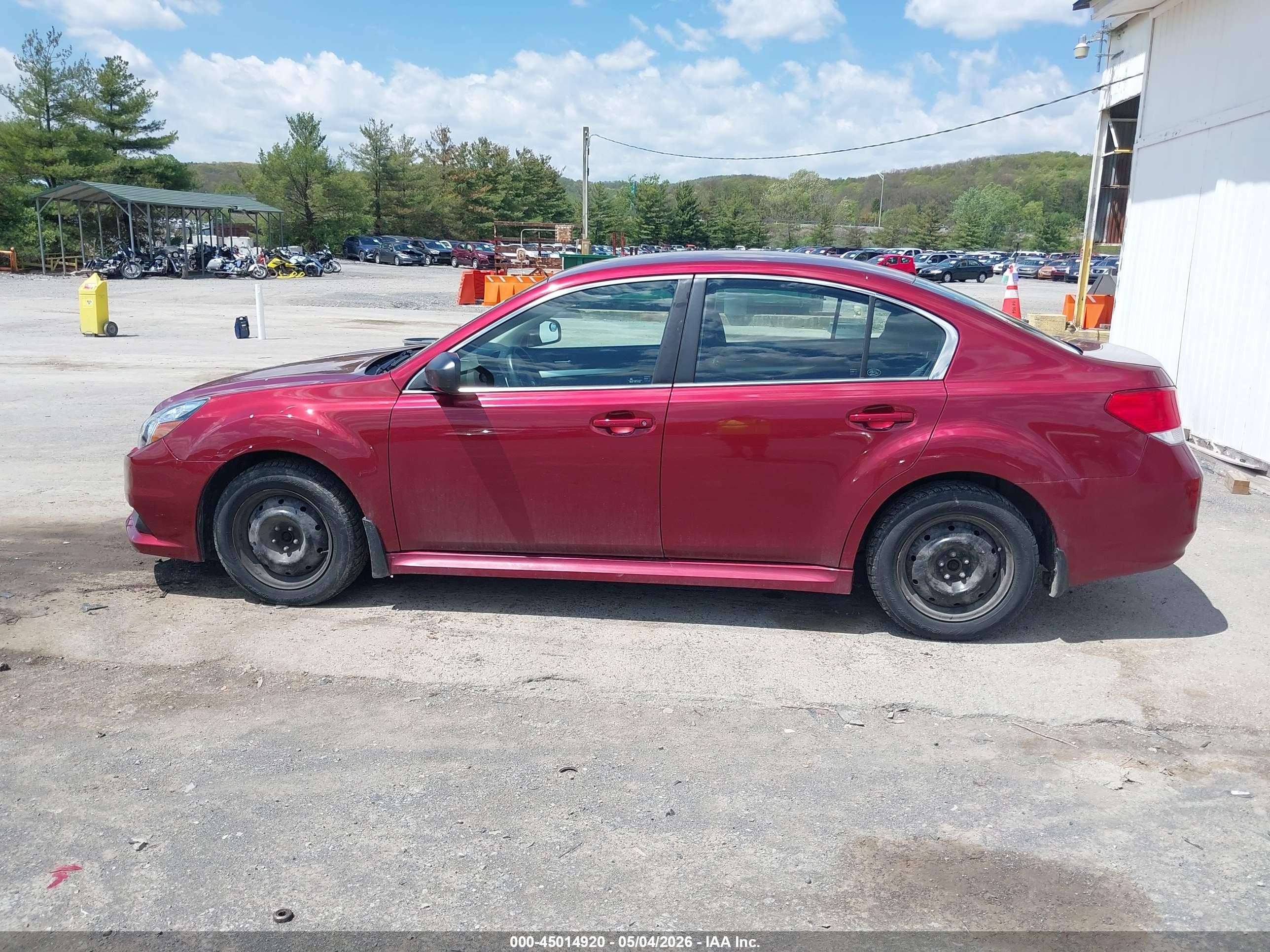 2013 Subaru Legacy 2.5i Red vin: 4S3BMCA63D3036044