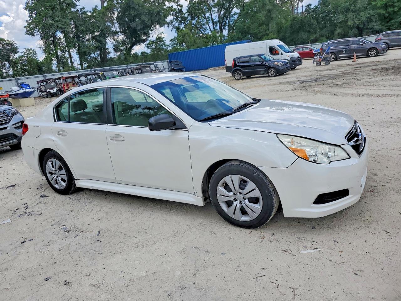 2011 Subaru Legacy 2.5i White vin: 4S3BMCA65B3215831