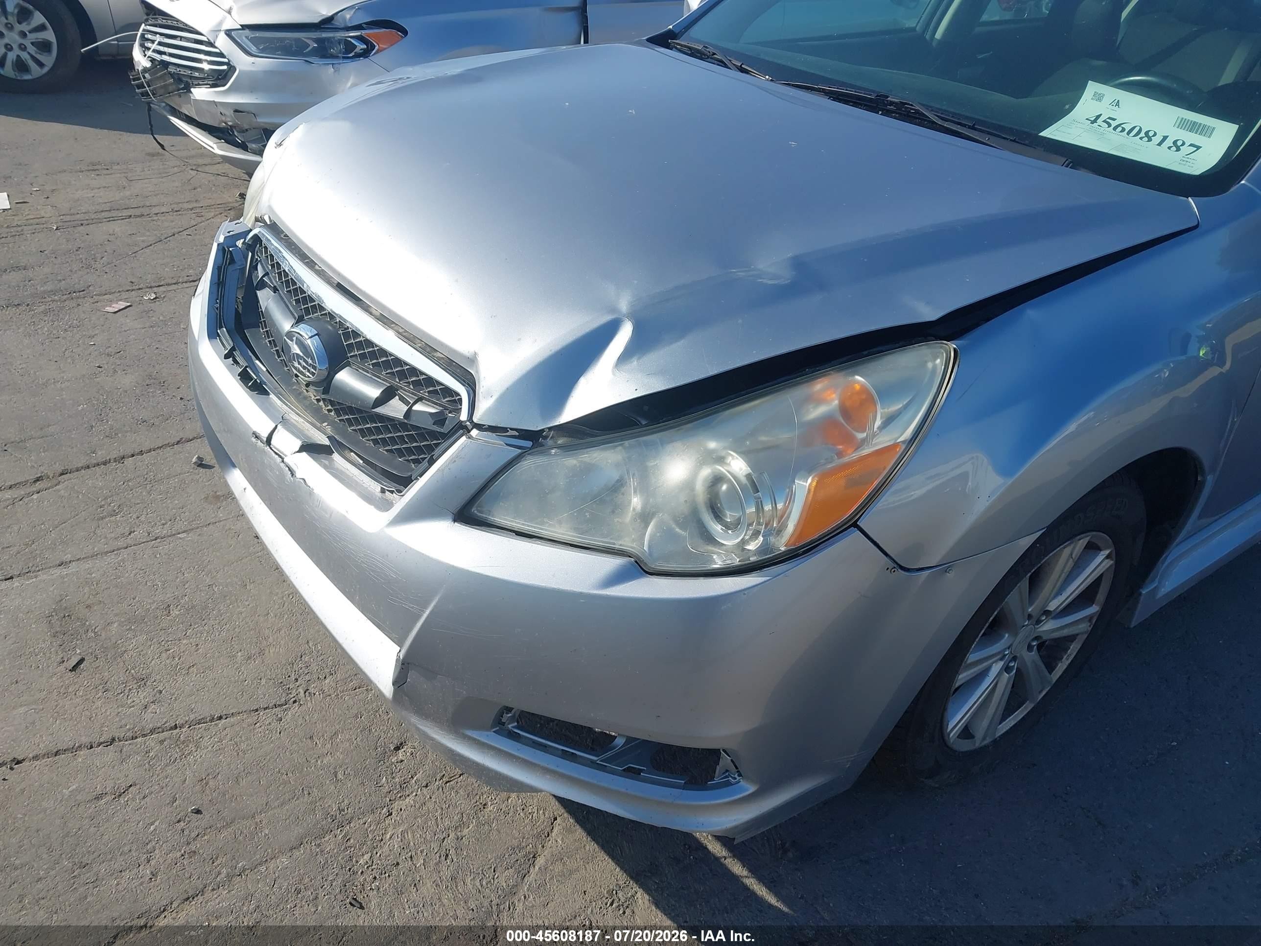 2012 Subaru Legacy 2.5i Premium Silver vin: 4S3BMCB60C3005069