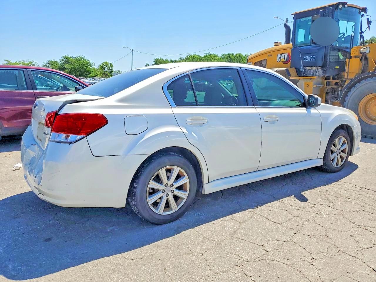2011 Subaru Legacy 2.5i Premium White vin: 4S3BMCB63B3243657