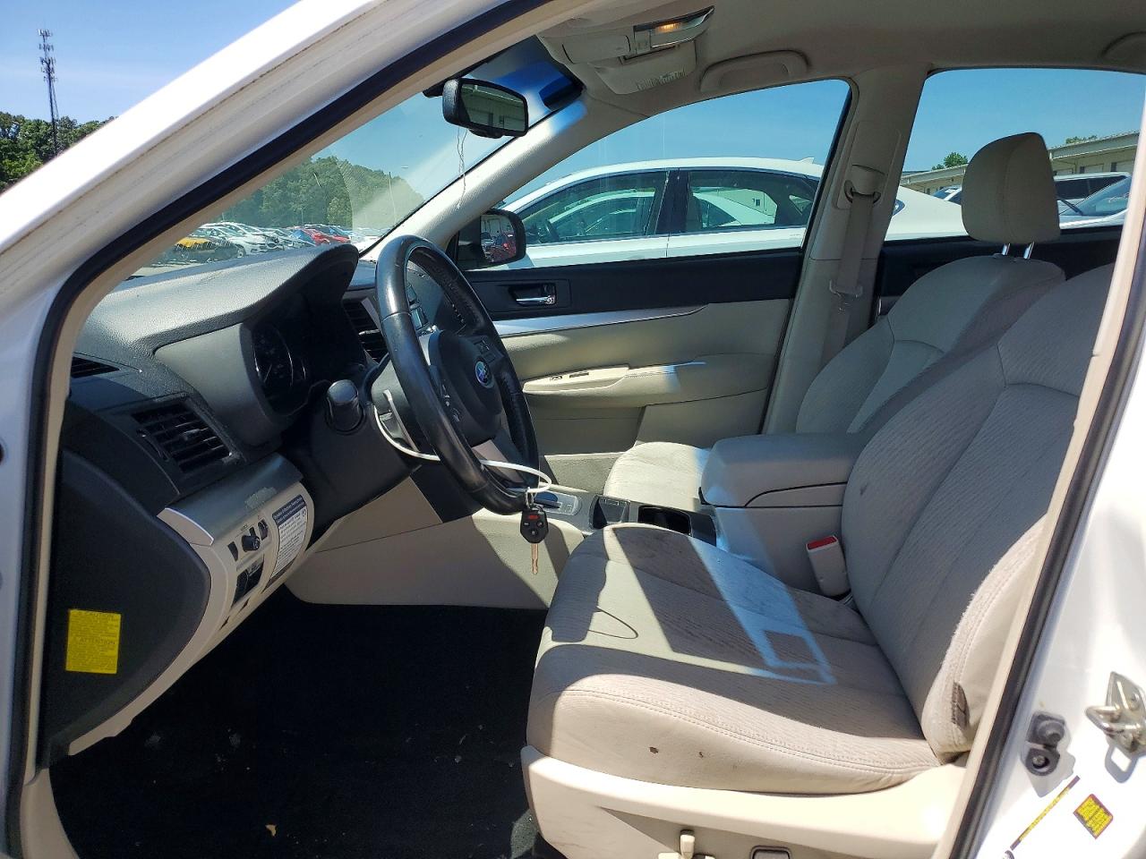 2011 Subaru Legacy 2.5i Premium White vin: 4S3BMCB63B3243657