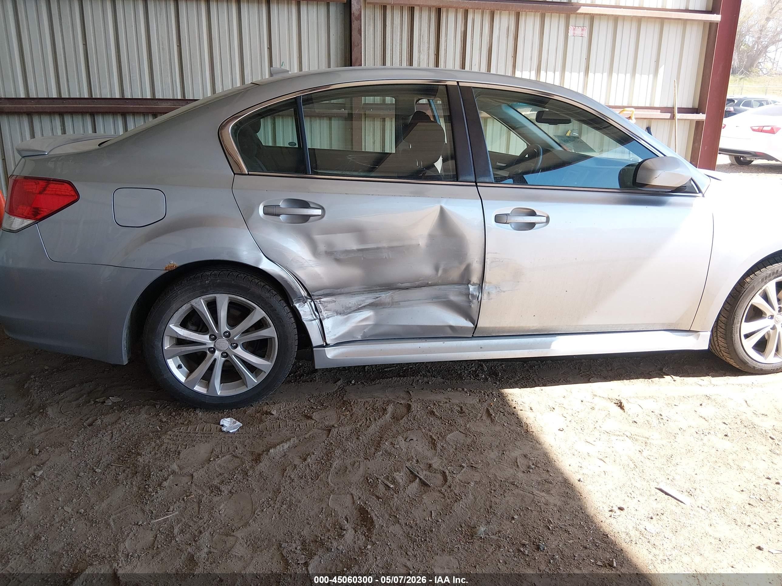 2014 Subaru Legacy 2.5i Premium Silver vin: 4S3BMCC61E3002473