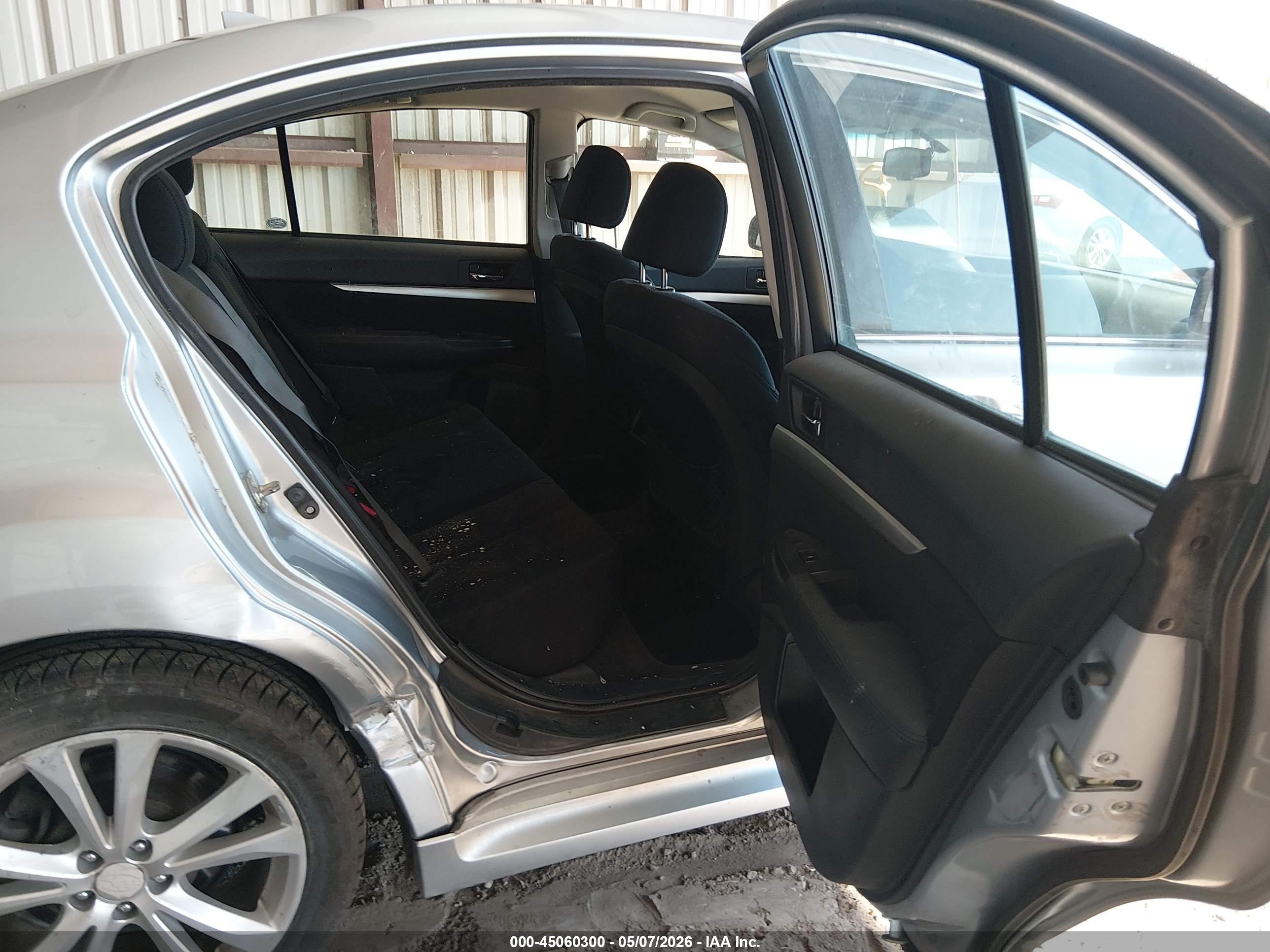 2014 Subaru Legacy 2.5i Premium Silver vin: 4S3BMCC61E3002473