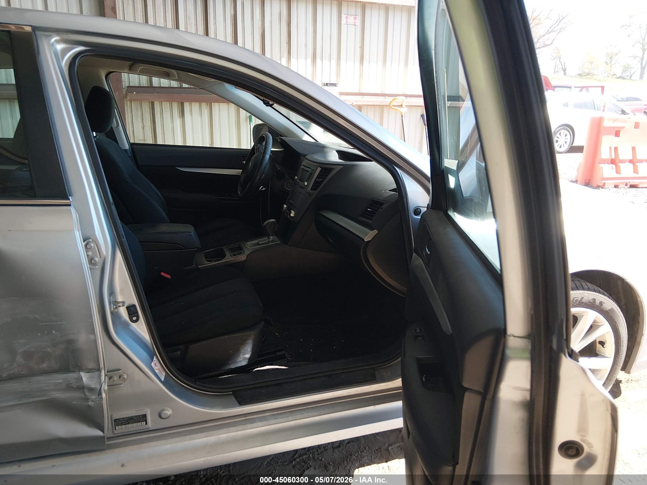 2014 Subaru Legacy 2.5i Premium Silver vin: 4S3BMCC61E3002473