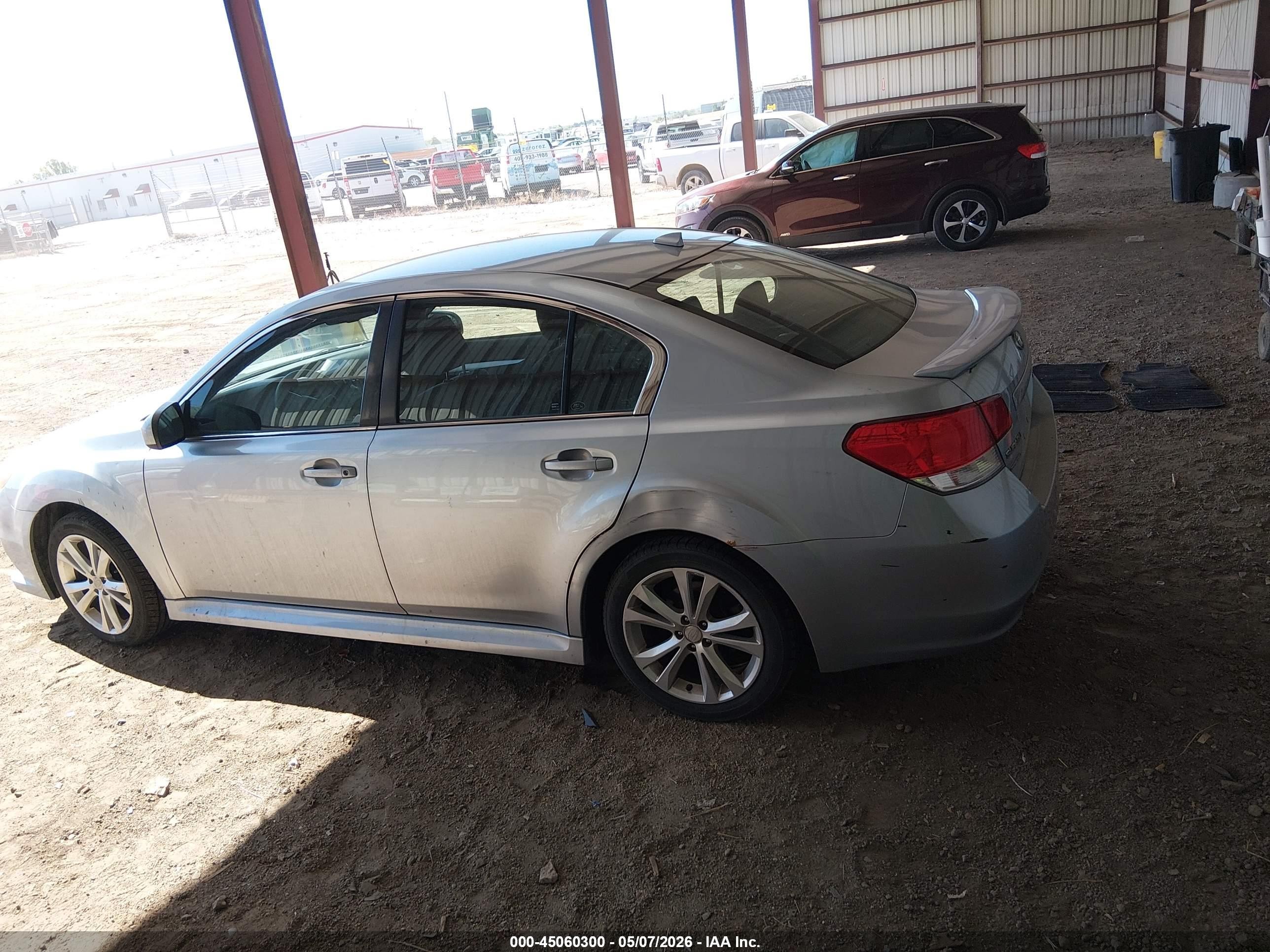 2014 Subaru Legacy 2.5i Premium Silver vin: 4S3BMCC61E3002473