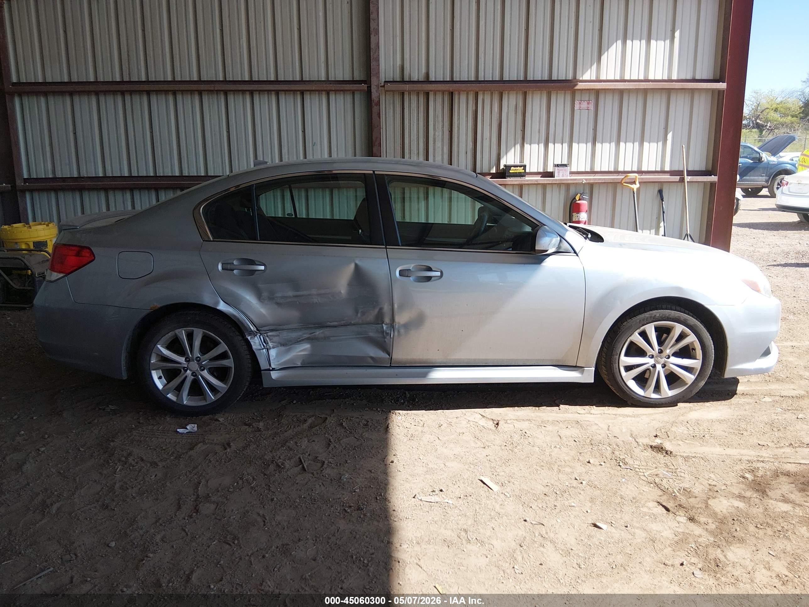 2014 Subaru Legacy 2.5i Premium Silver vin: 4S3BMCC61E3002473