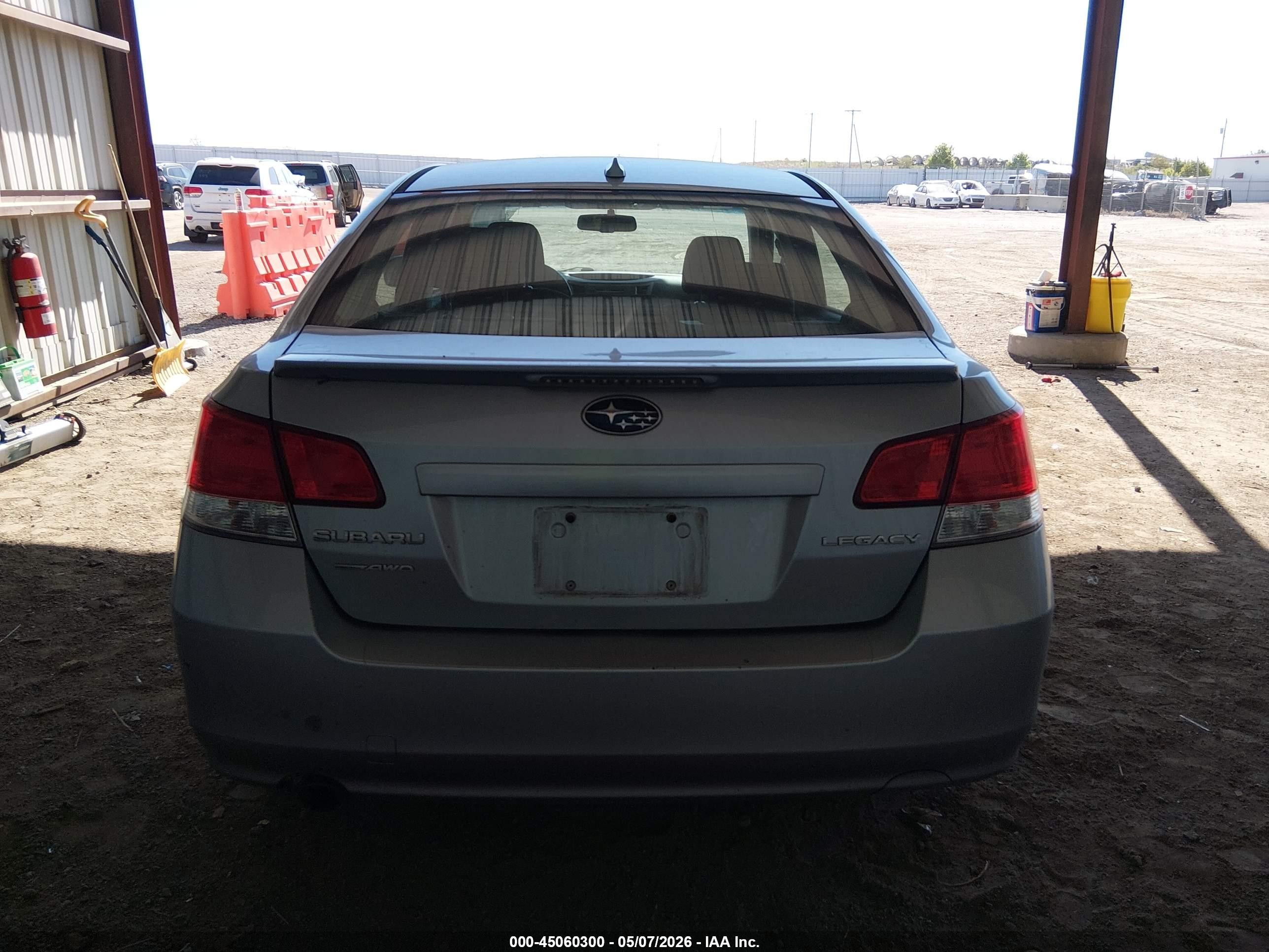 2014 Subaru Legacy 2.5i Premium Silver vin: 4S3BMCC61E3002473