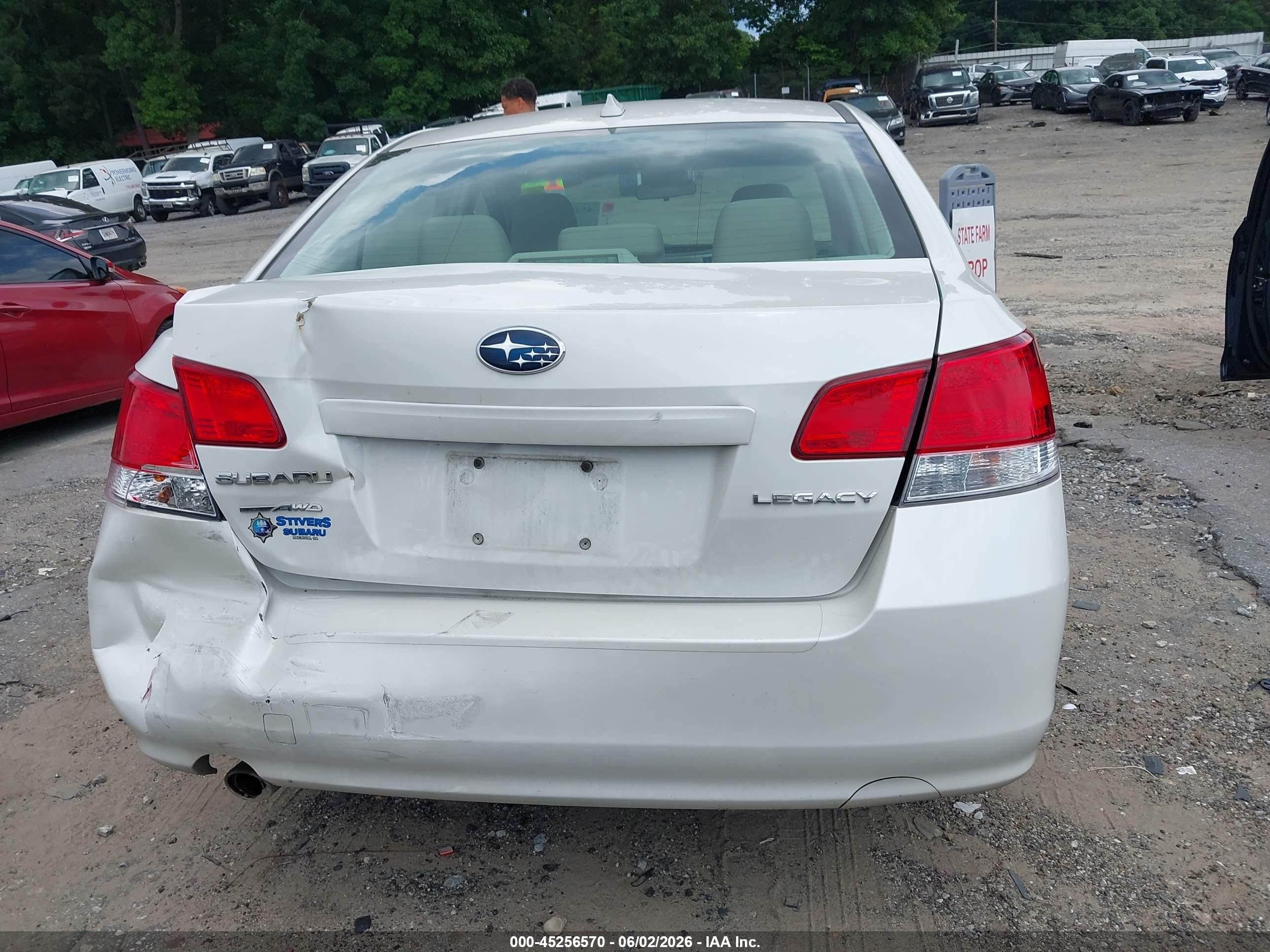 2014 Subaru Legacy 2.5i Premium White vin: 4S3BMCC61E3006765