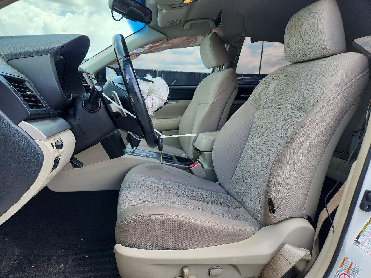 2013 Subaru Legacy 2.5i Premium White vin: 4S3BMCC62D3023783