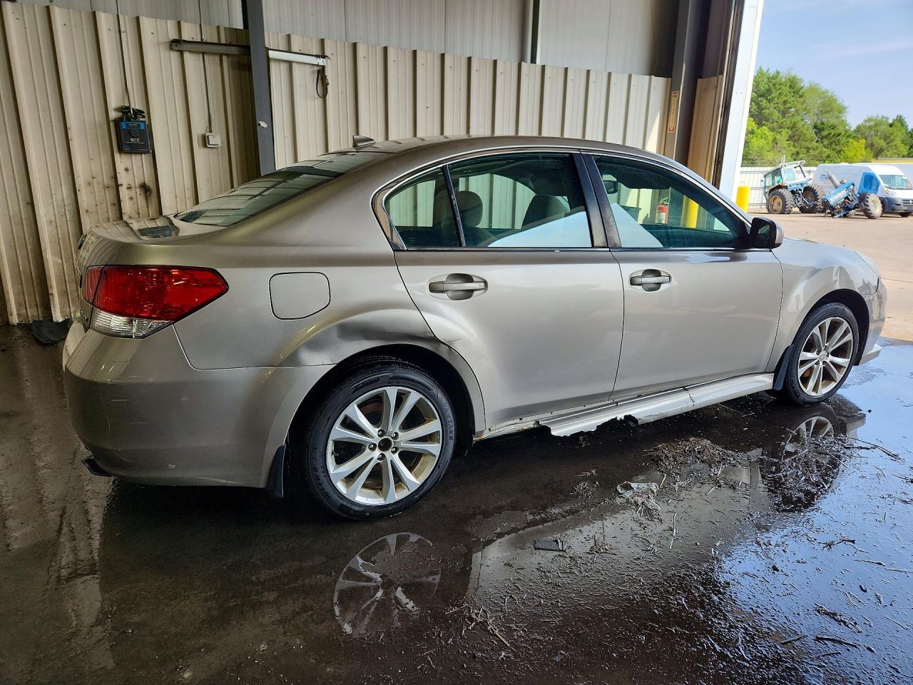 2014 Subaru Legacy 2.5i Premium Gold vin: 4S3BMCC62E3002949