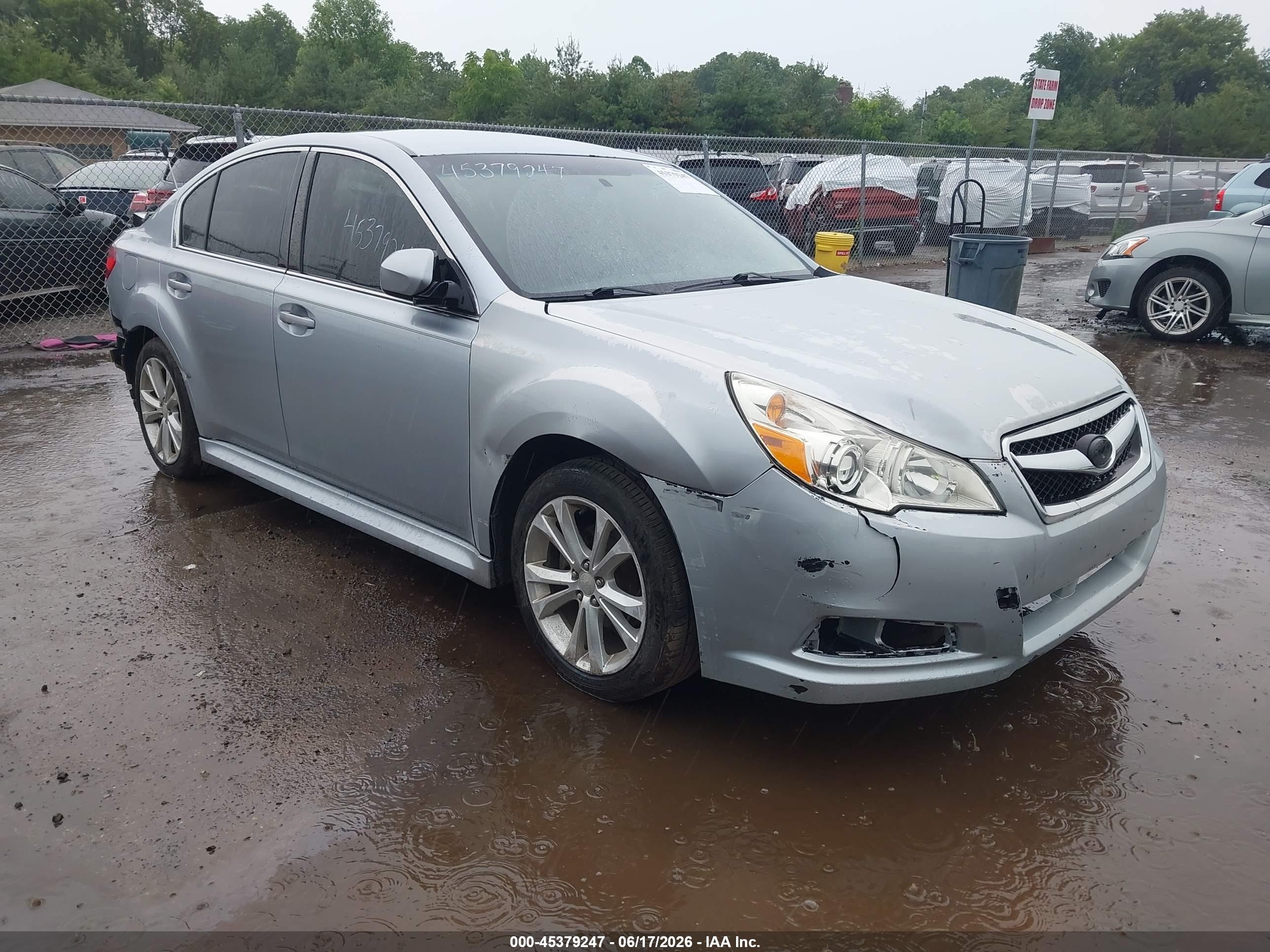 2014 Subaru Legacy 2.5i Premium Silver vin: 4S3BMCC63E3010641
