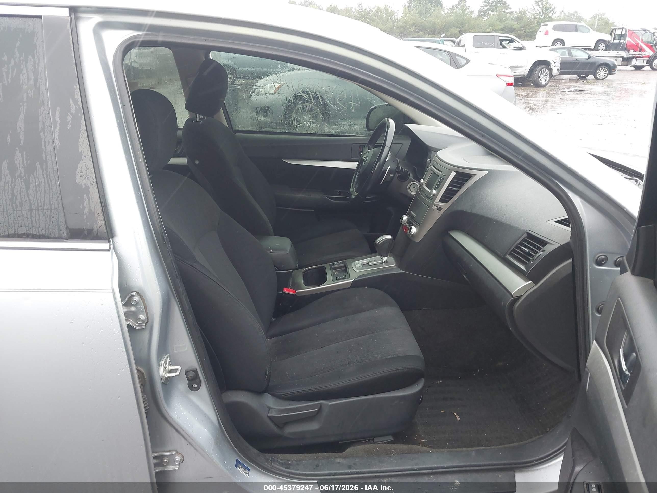 2014 Subaru Legacy 2.5i Premium Silver vin: 4S3BMCC63E3010641