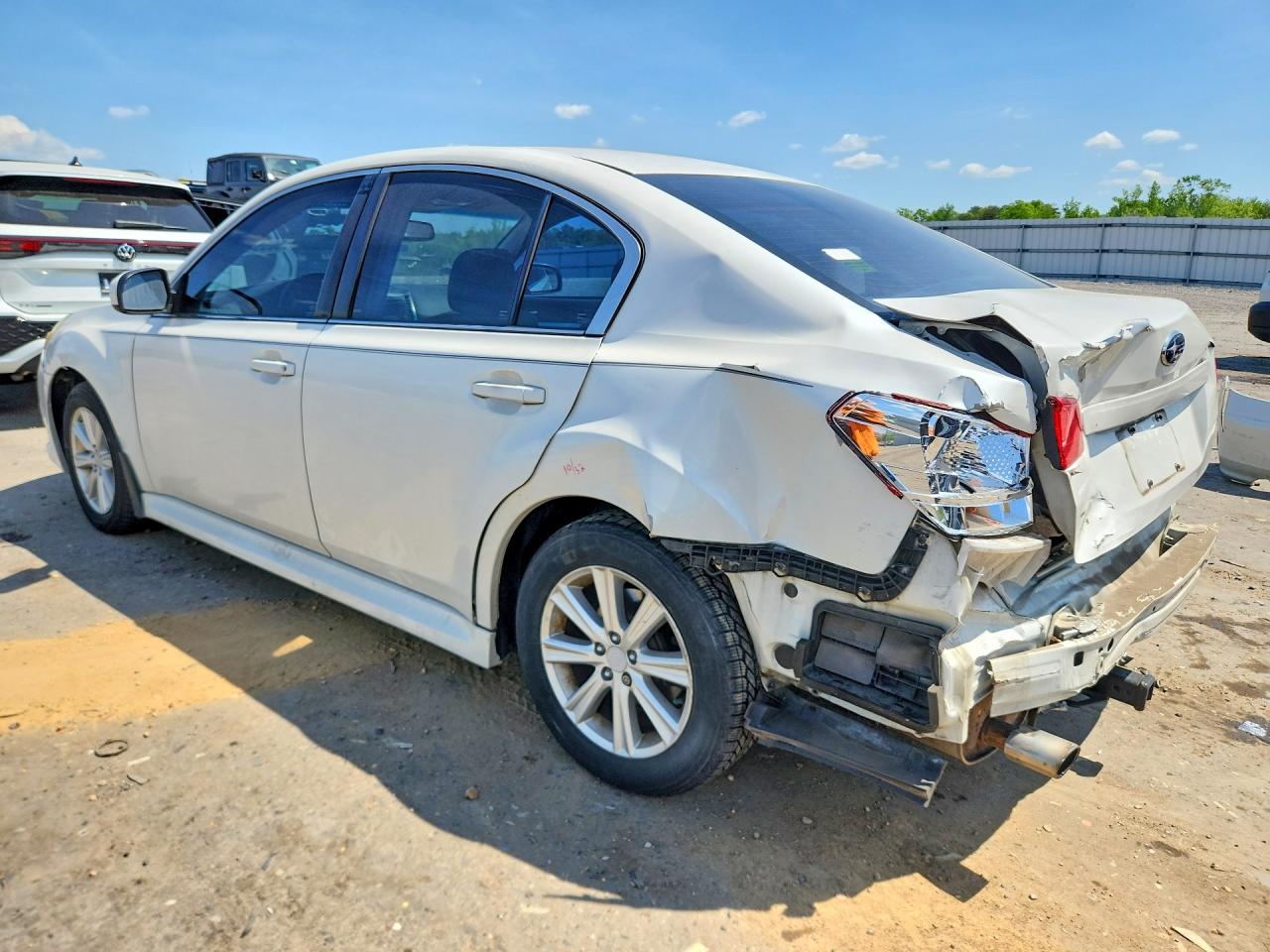 2012 Subaru Legacy 2.5i Premium Белый vin: 4S3BMCC65C3027311