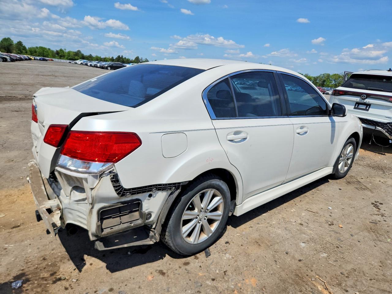 2012 Subaru Legacy 2.5i Premium Белый vin: 4S3BMCC65C3027311
