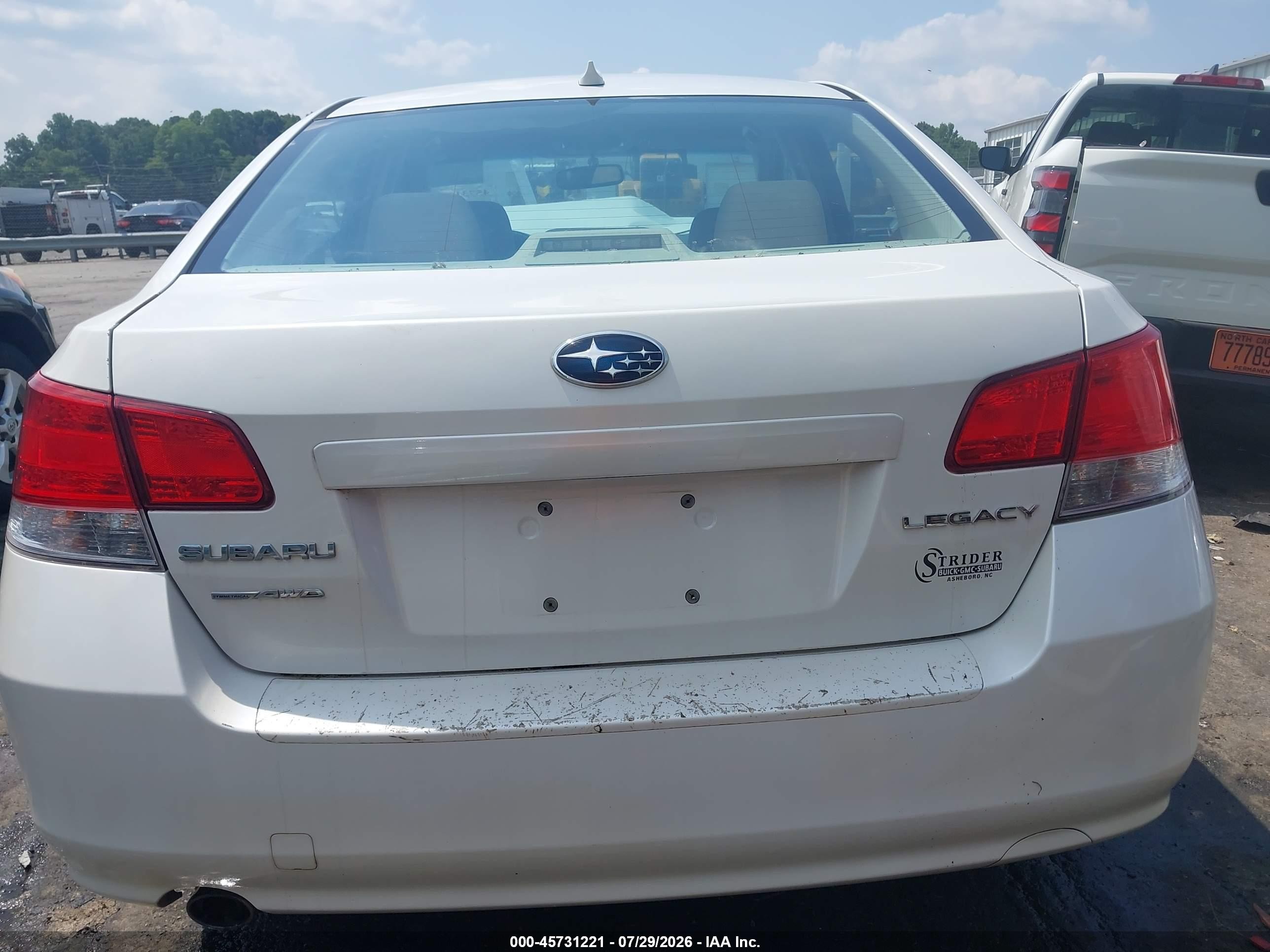2014 Subaru Legacy 2.5i Premium White vin: 4S3BMCC65E3015260