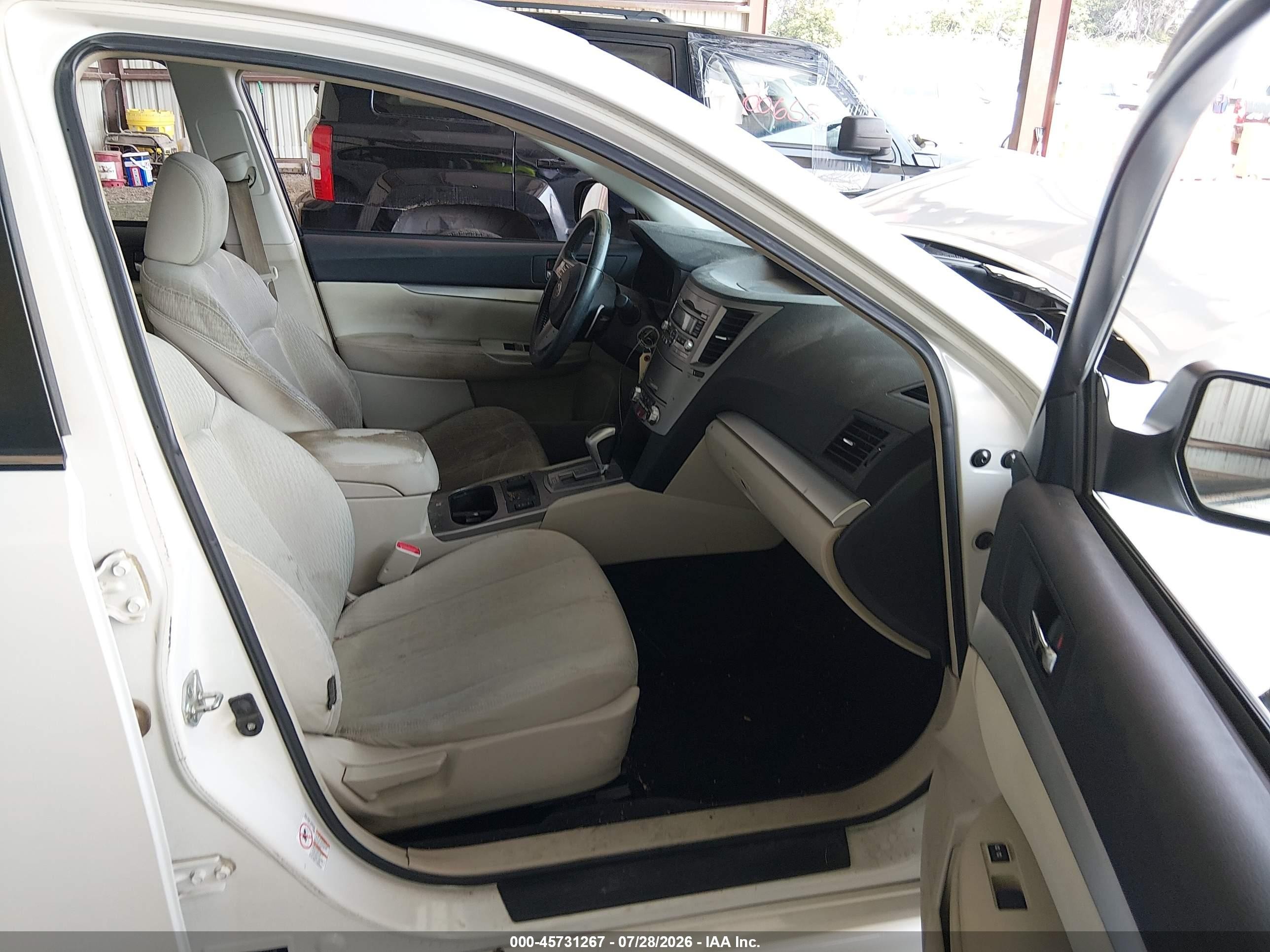 2010 Subaru Legacy 2.5i Premium White vin: 4S3BMCC66A3241303