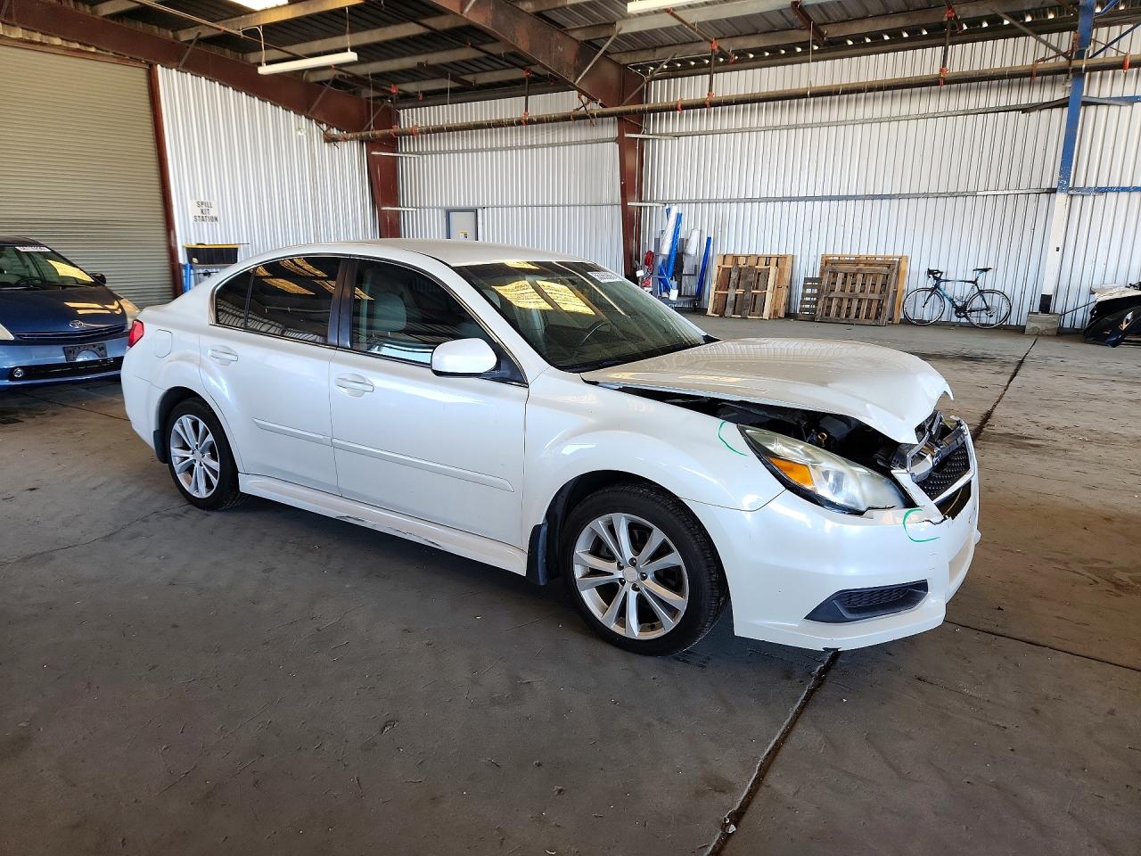 2014 Subaru Legacy 2.5i Premium White vin: 4S3BMCC67E3004065