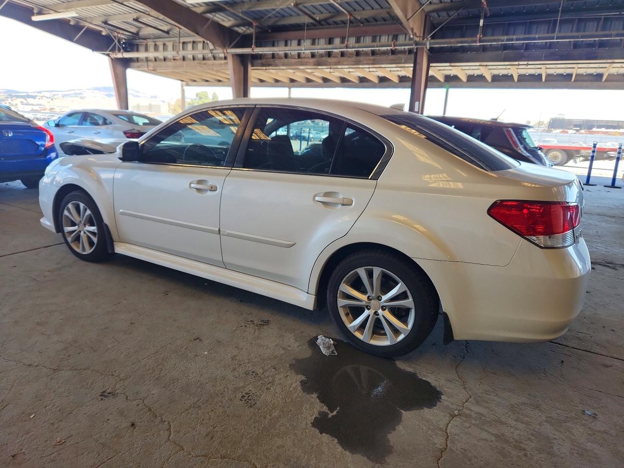 2014 Subaru Legacy 2.5i Premium White vin: 4S3BMCC67E3004065