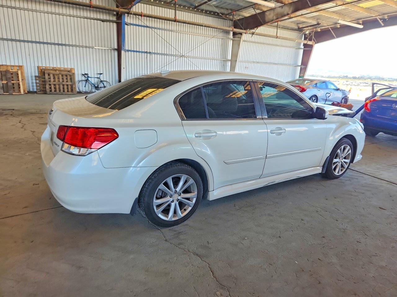 2014 Subaru Legacy 2.5i Premium White vin: 4S3BMCC67E3004065