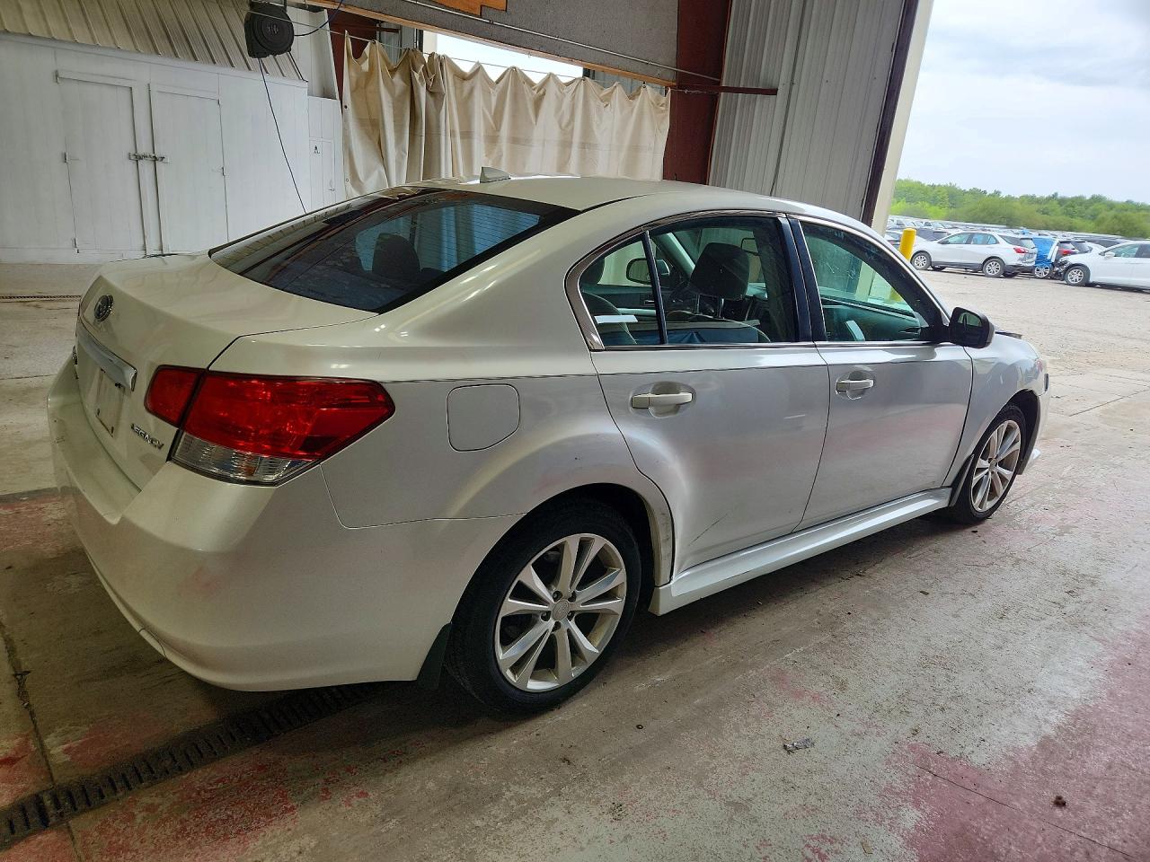 2014 Subaru Legacy 2.5i Premium White vin: 4S3BMCC67E3023473