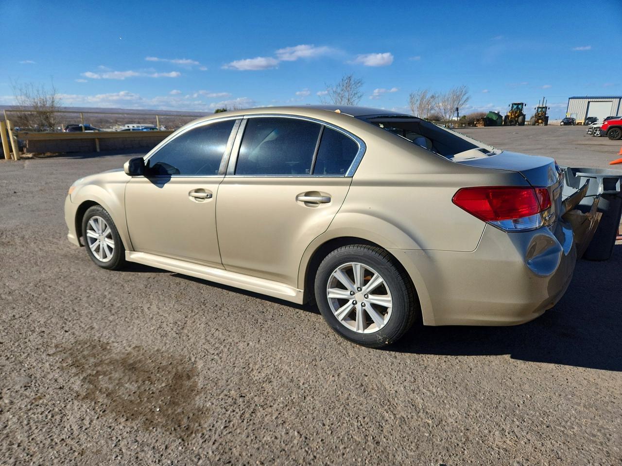 2010 Subaru Legacy 2.5i Premium Золотой vin: 4S3BMCC69A3224060