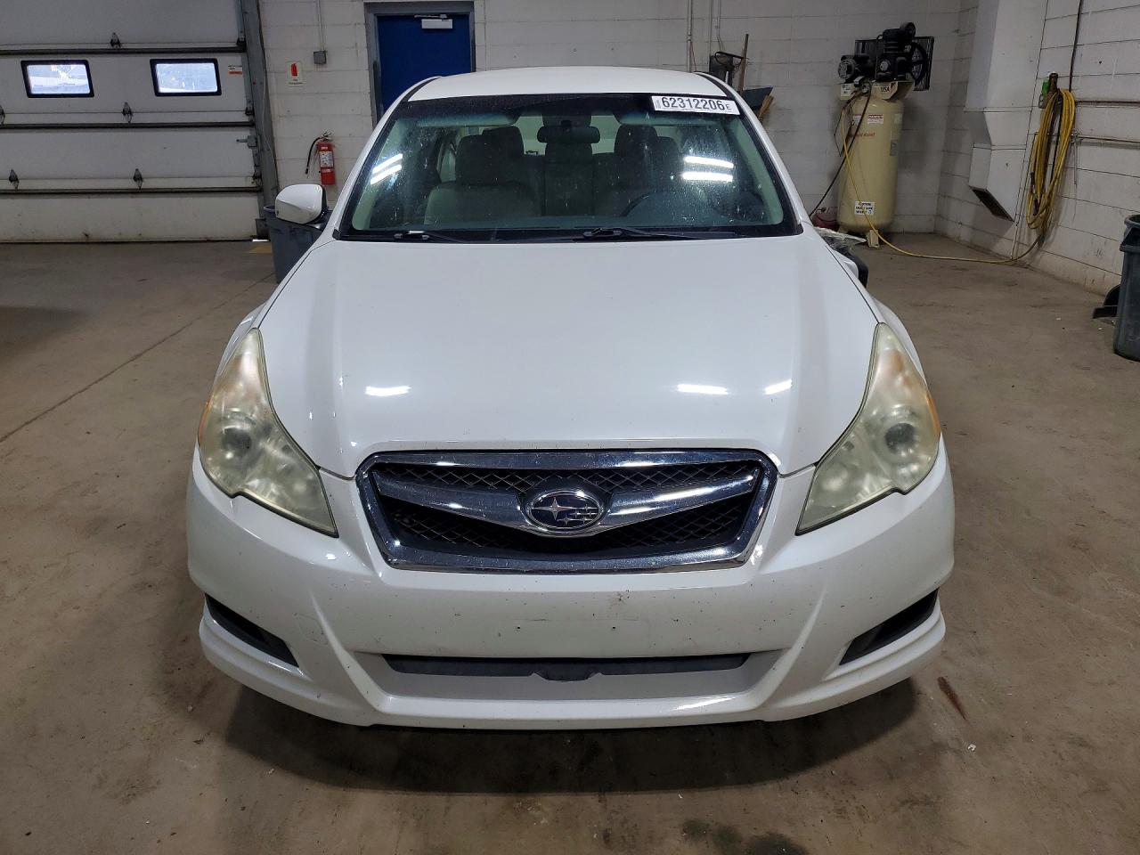 2010 Subaru Legacy 2.5i Premium White vin: 4S3BMCC69A3227086