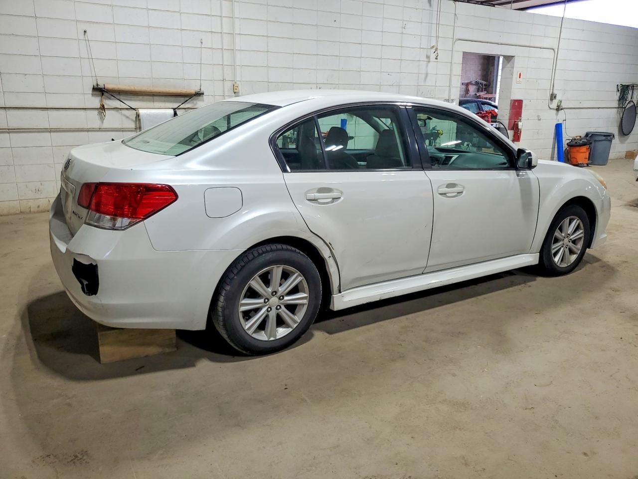 2010 Subaru Legacy 2.5i Premium White vin: 4S3BMCC69A3227086