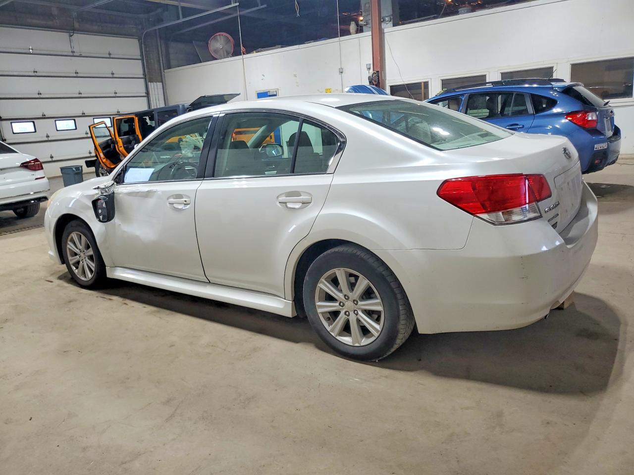2010 Subaru Legacy 2.5i Premium White vin: 4S3BMCC69A3227086