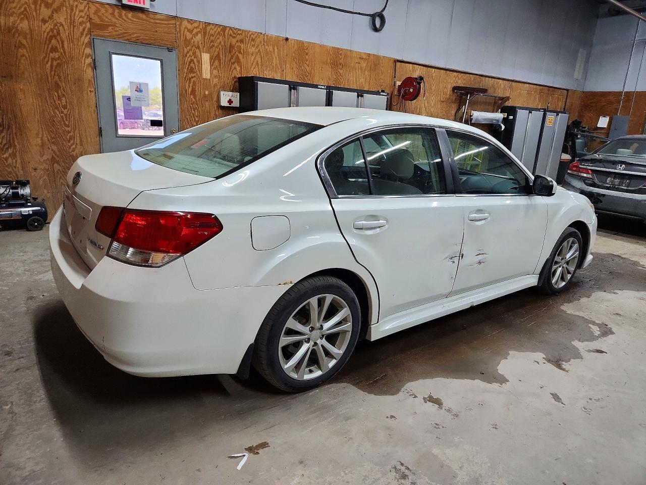 2013 Subaru Legacy 2.5i Premium White vin: 4S3BMCC69D3022288