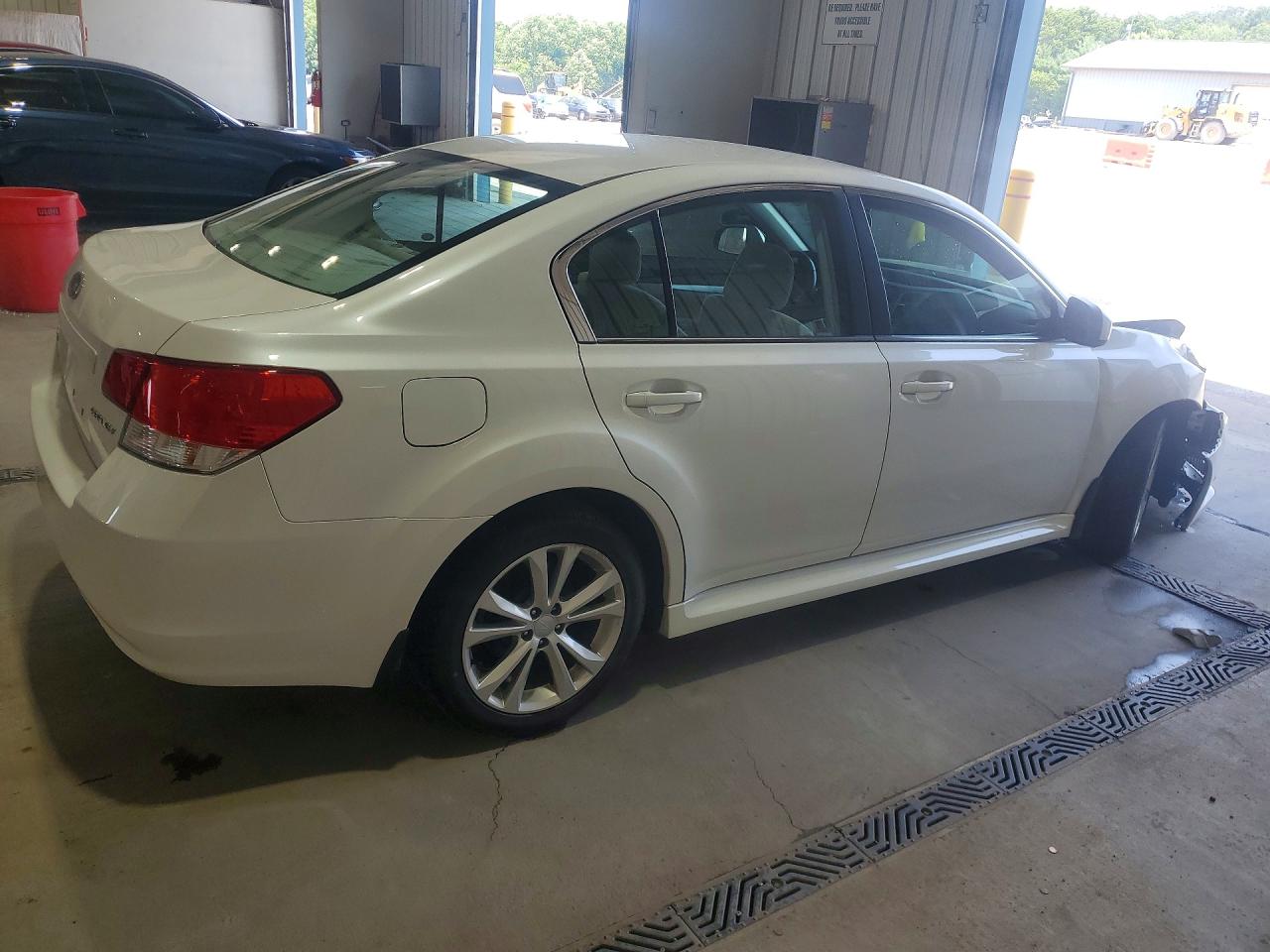 2013 Subaru Legacy 2.5i Premium White vin: 4S3BMCC6XD3028715
