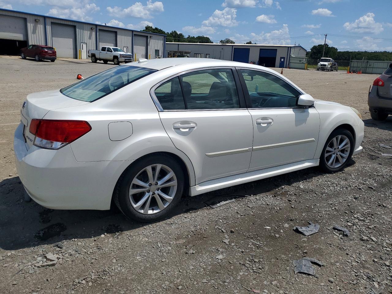2014 Subaru Legacy 2.5i Premium White vin: 4S3BMCF60E3002251
