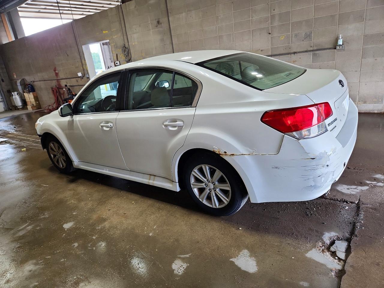 2010 Subaru Legacy 2.5i Premium White vin: 4S3BMCG61A3210289