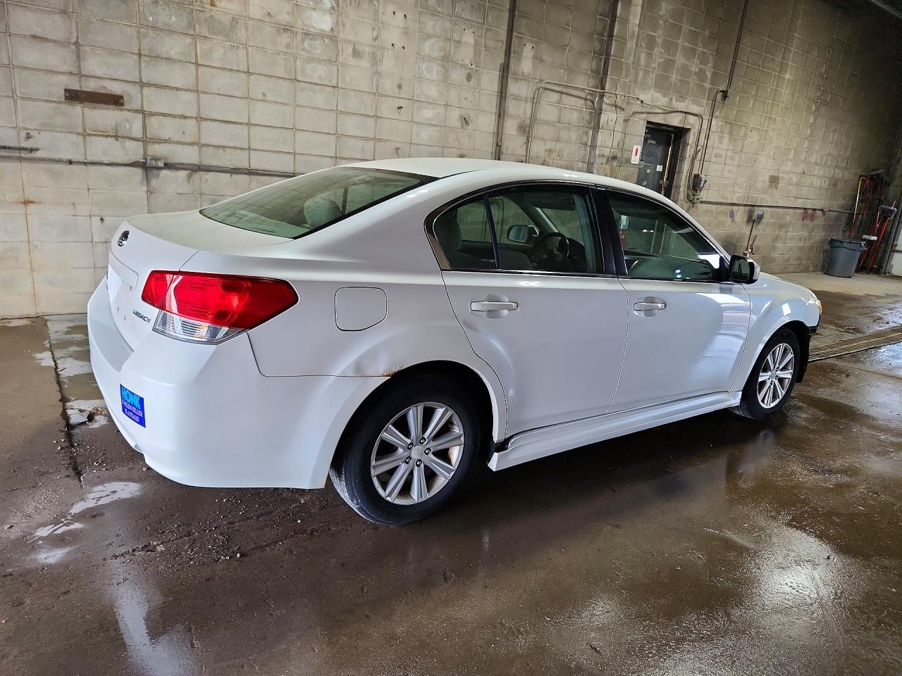 2010 Subaru Legacy 2.5i Premium White vin: 4S3BMCG61A3210289