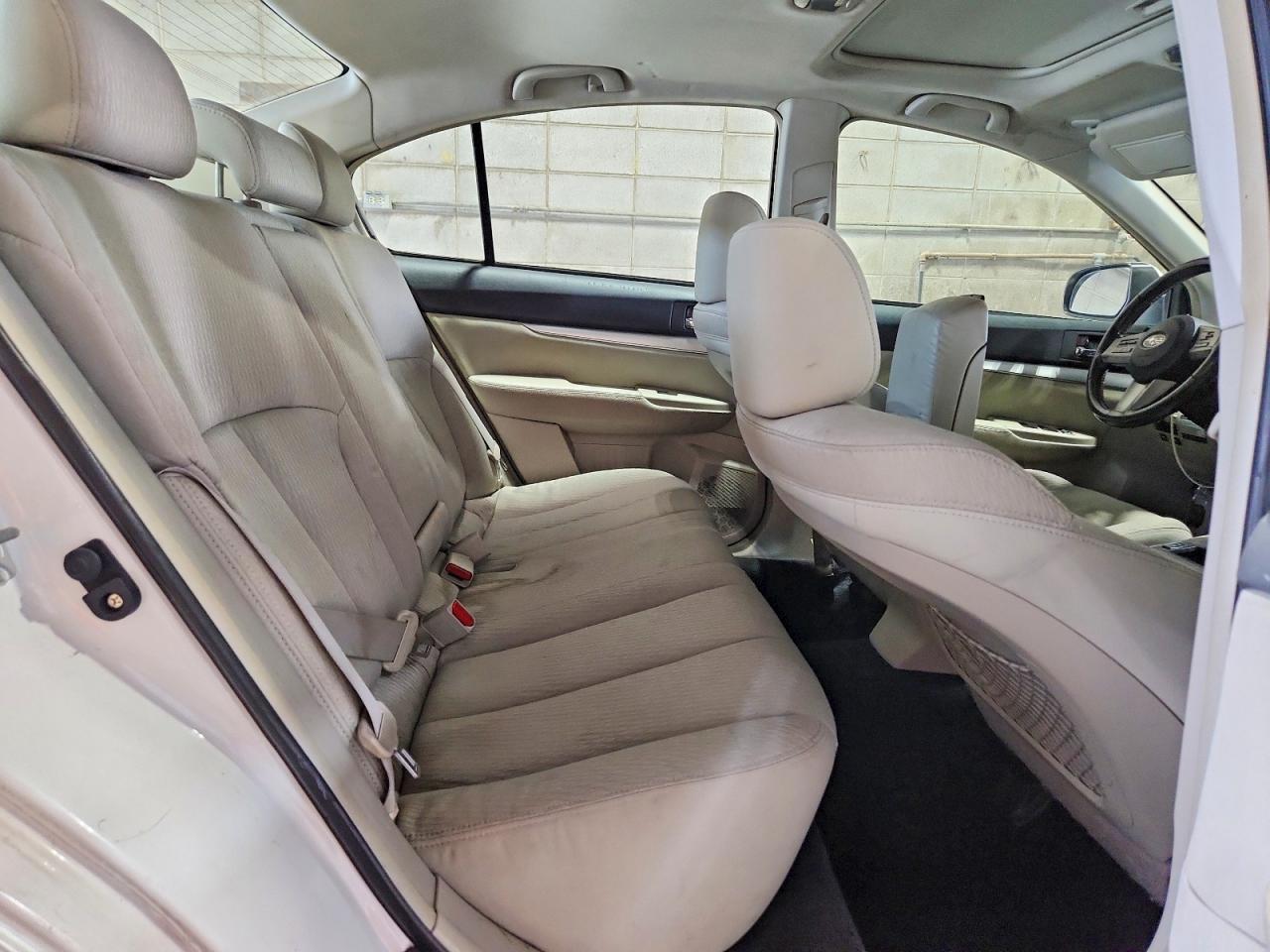 2010 Subaru Legacy 2.5i Premium White vin: 4S3BMCG61A3210289
