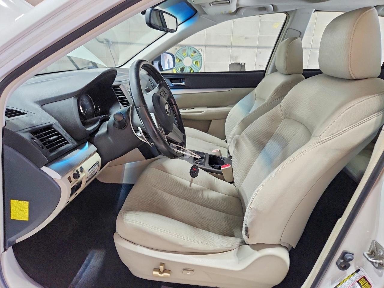 2010 Subaru Legacy 2.5i Premium White vin: 4S3BMCG61A3210289