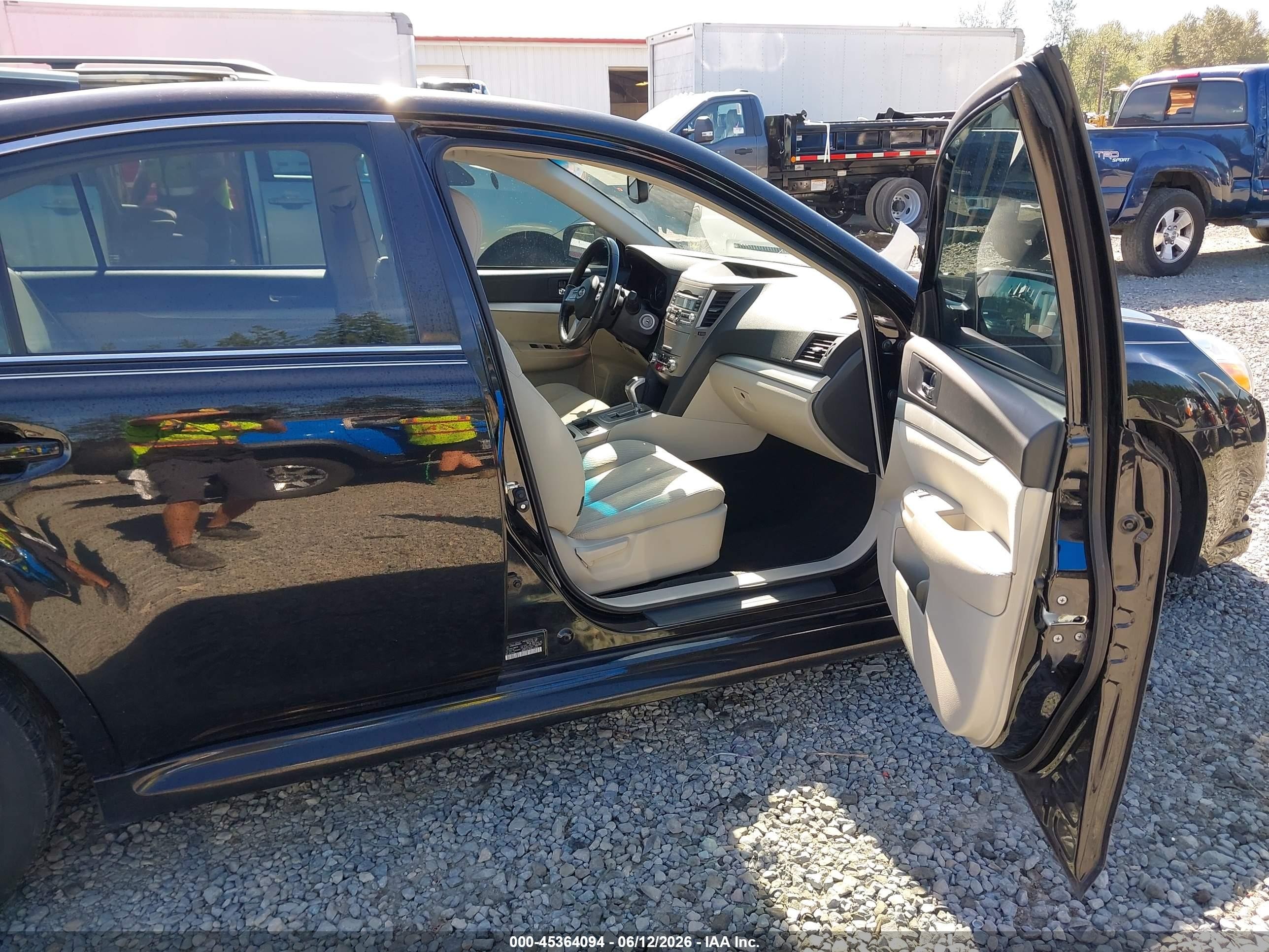 2011 Subaru Legacy 2.5i Premium Черный vin: 4S3BMCG66B3262633