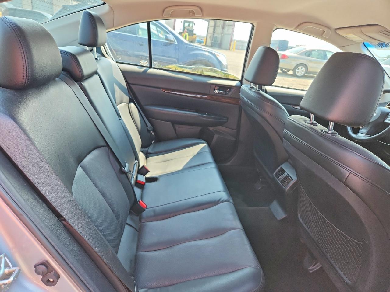 2013 Subaru Legacy 2.5i Limited Silver vin: 4S3BMCJ61D3020263